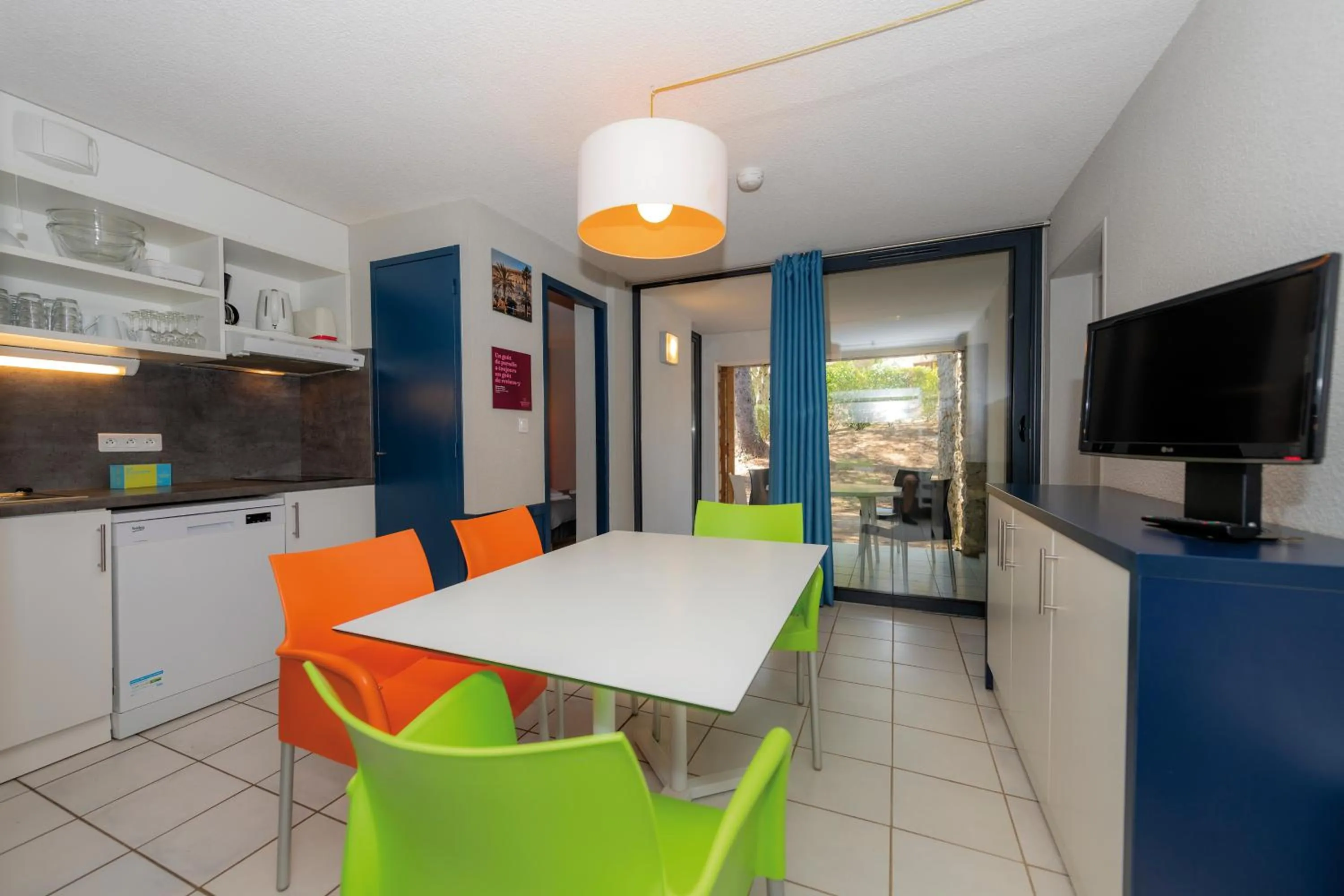 Kitchen or kitchenette in Residence Vacances Bleues Lou Castel