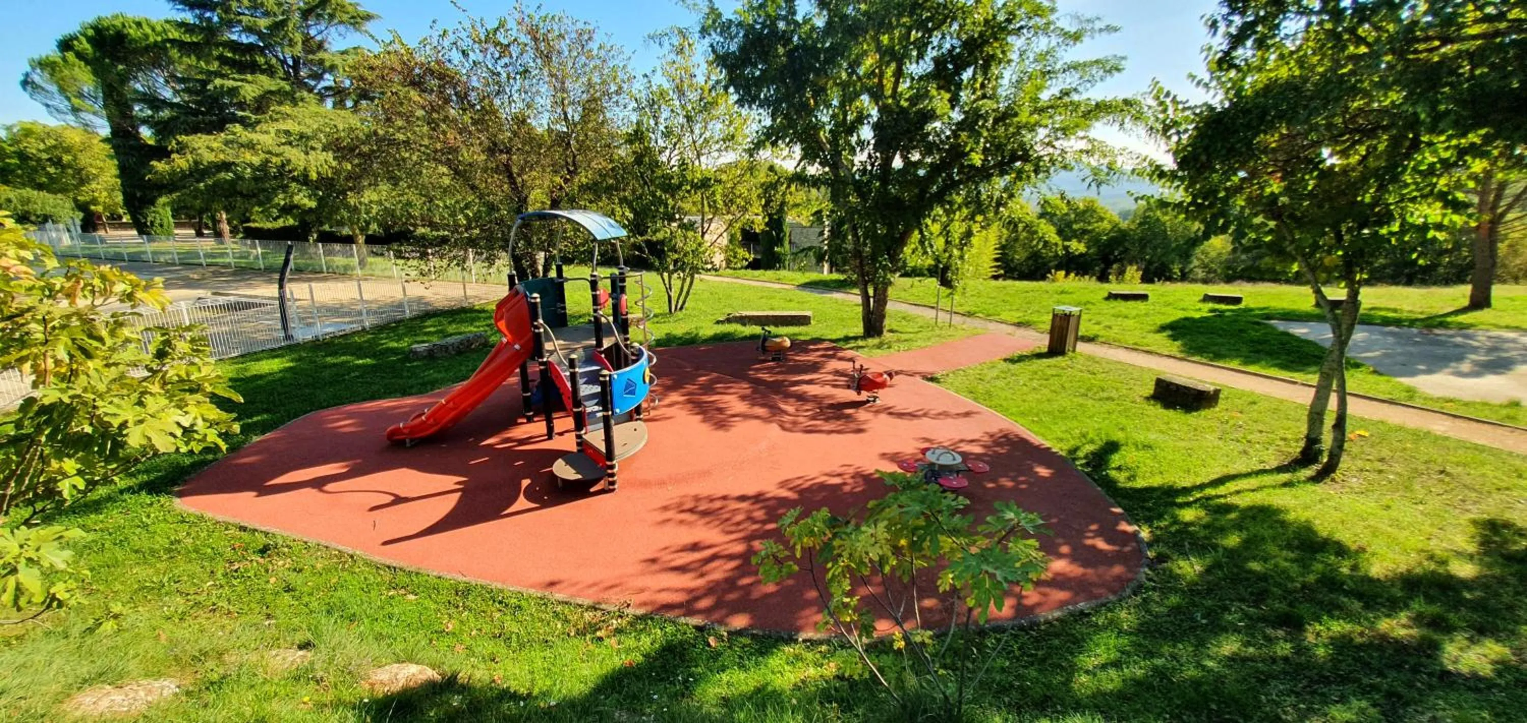 Children play ground in Residence Vacances Bleues Lou Castel
