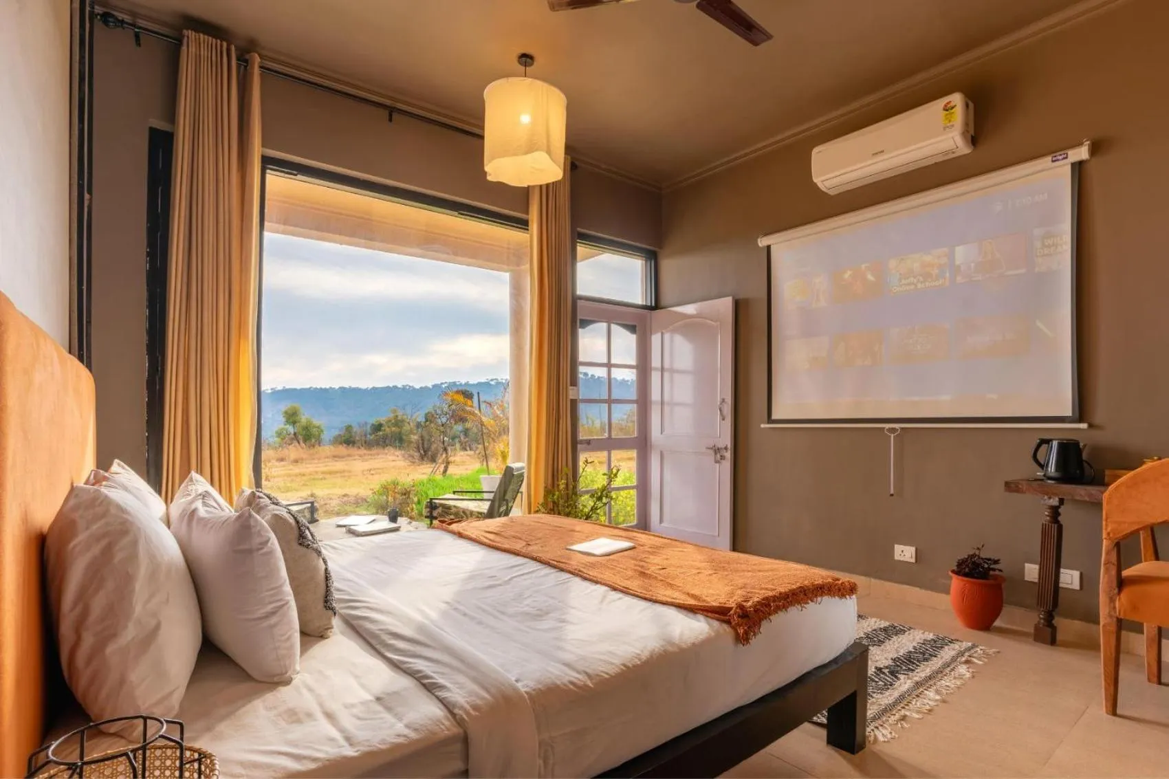 Bedroom, Bed in Seclude Palampur