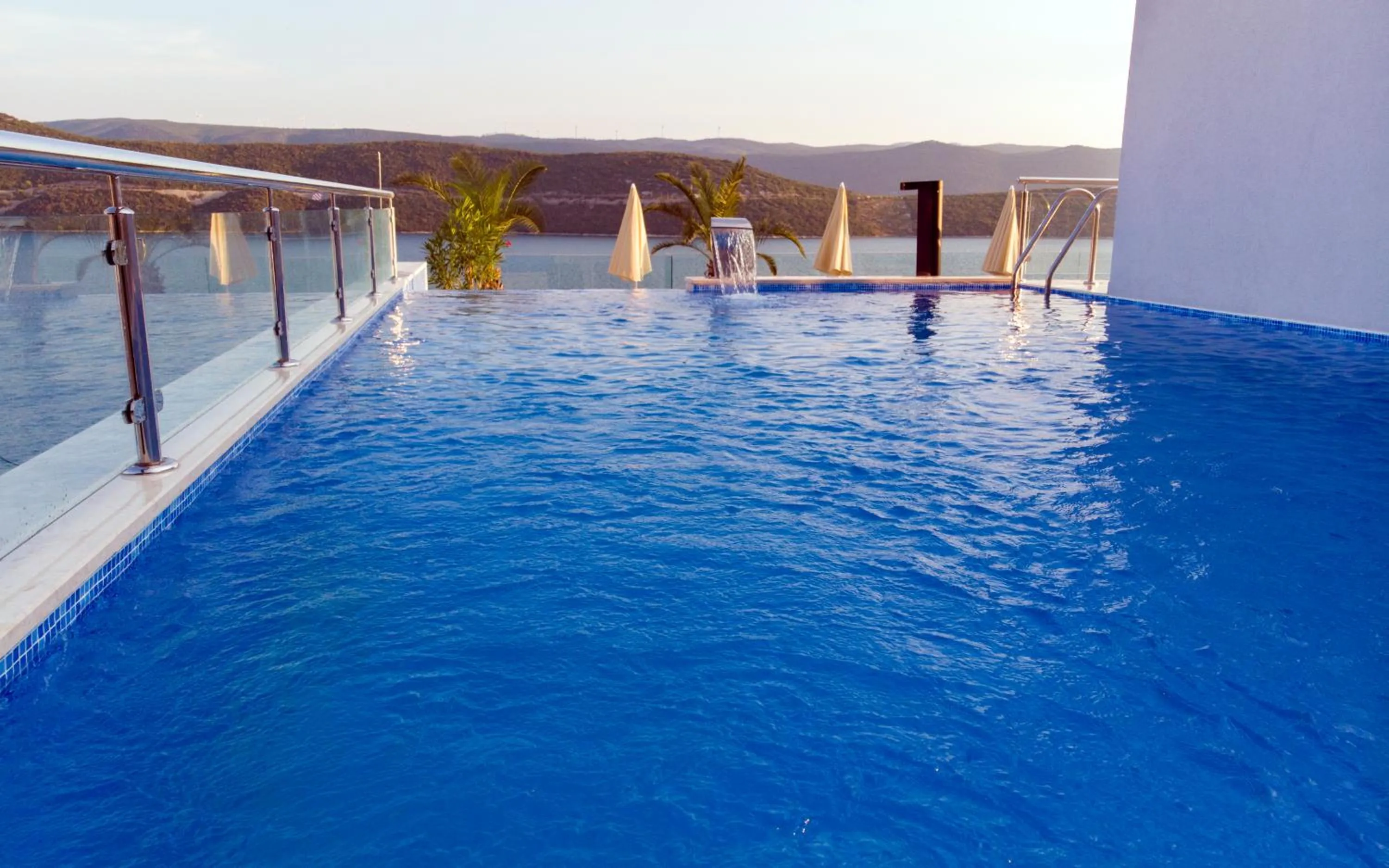 Swimming pool in Hotel Nova