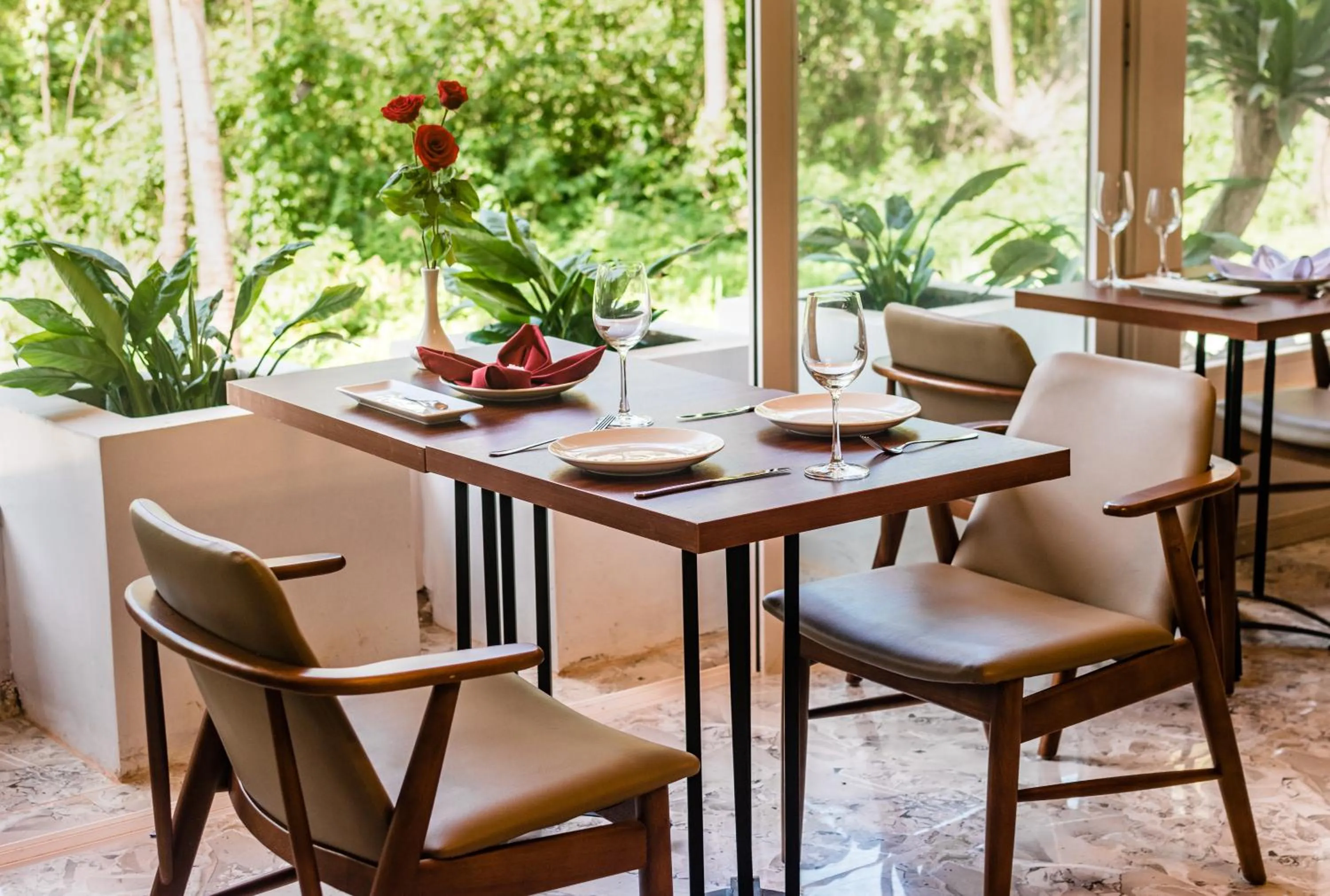 Restaurant/places to eat in Summer Dream Hotel