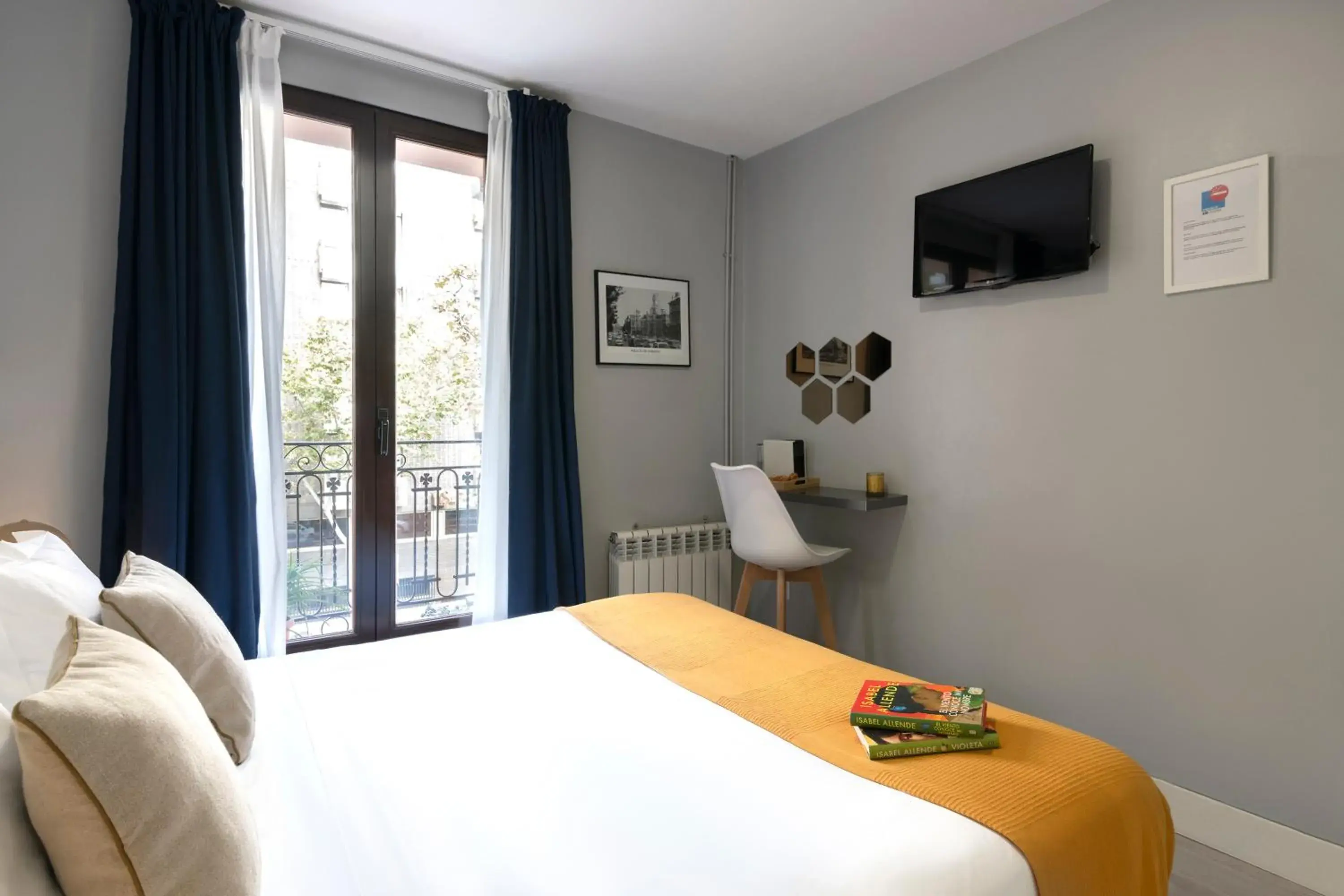 Superior Double or Twin Room in 8Rooms Madrid Superior Double or Twin Room in 8Rooms Madrid