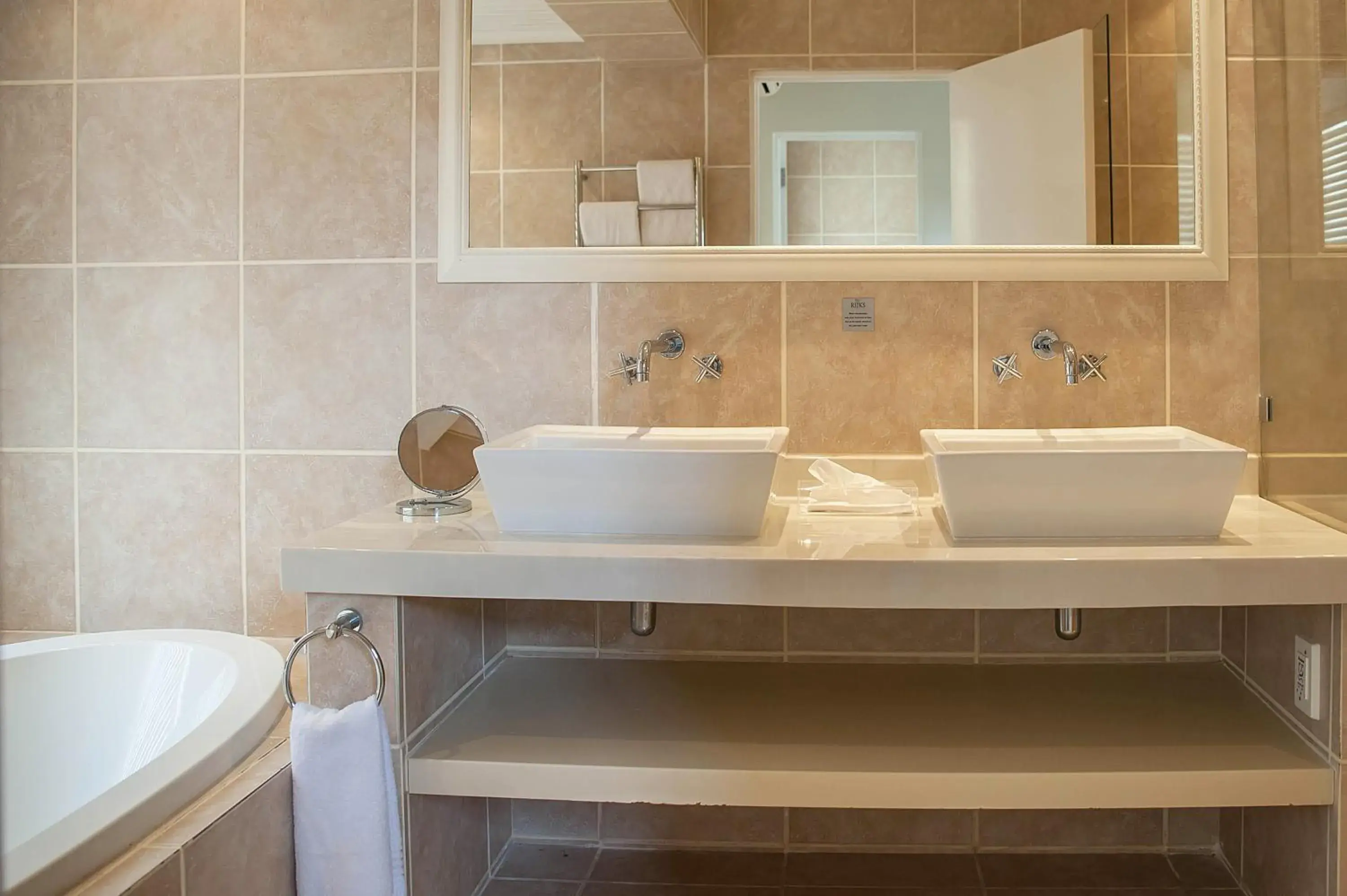 Two-Bedroom Chalet in Rijk's Wine Estate & Hotel Two-Bedroom Chalet in Rijk's Wine Estate & Hotel