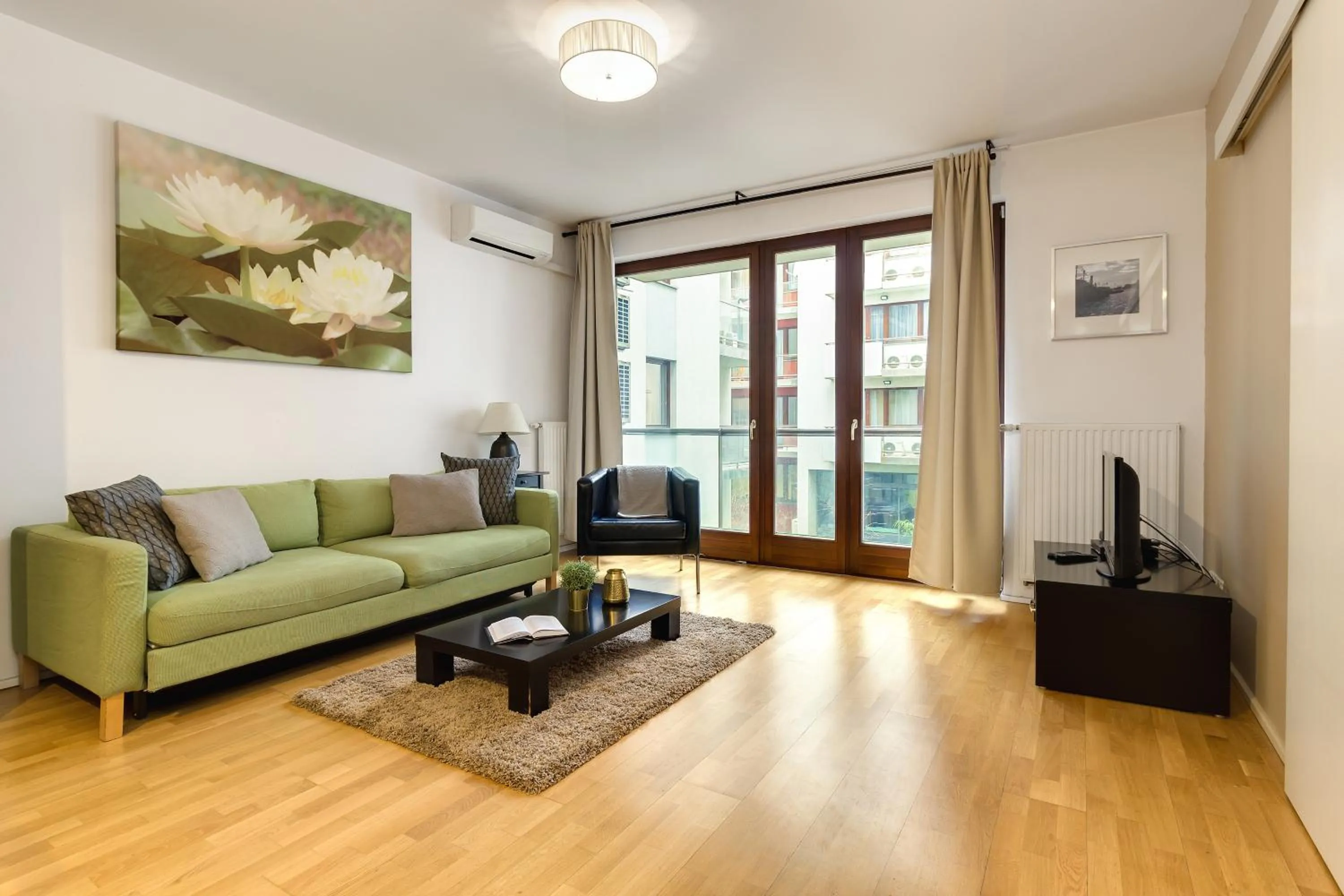 Living room in Quality Point Apartments 0-24 reception