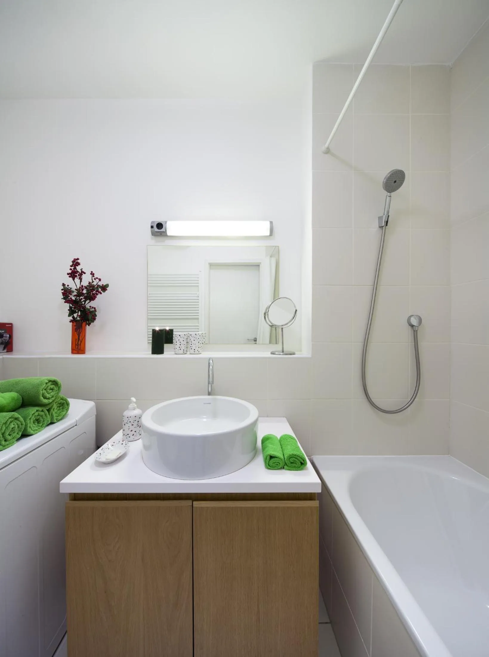 Bathroom in Quality Point Apartments 0-24 reception