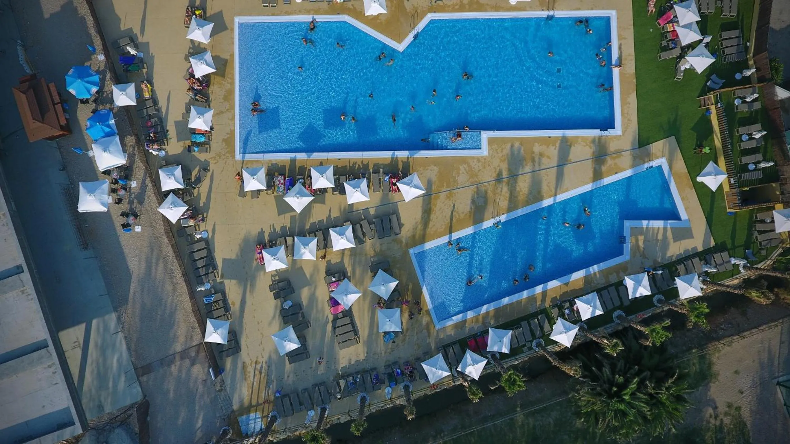 Swimming pool in TAIGA Delta de l'Ebre