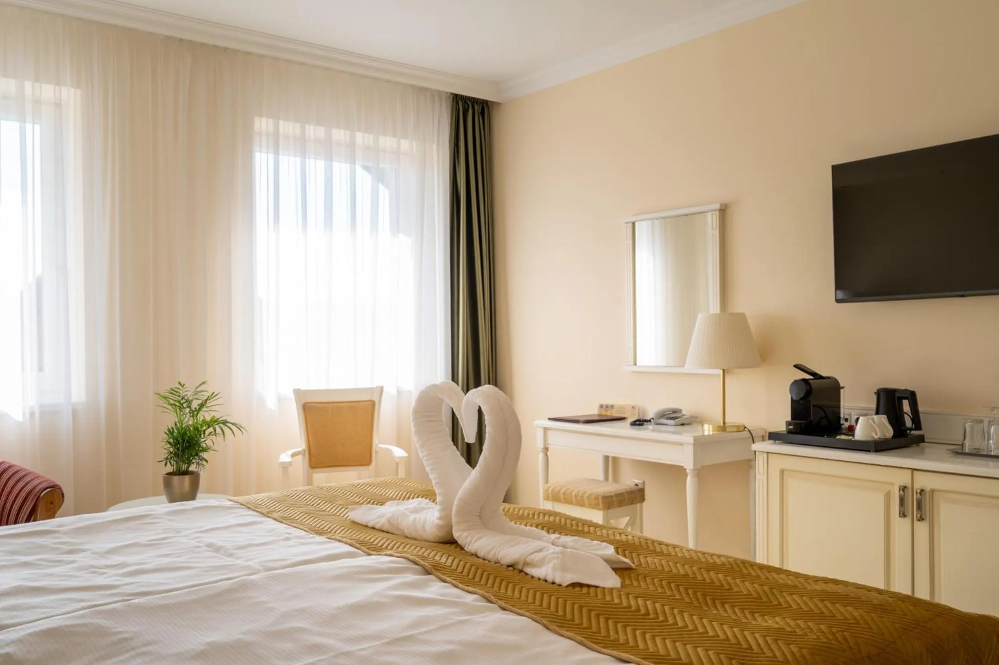 Photo of the whole room, Bed in Calimbra Wellness Hotel Superior