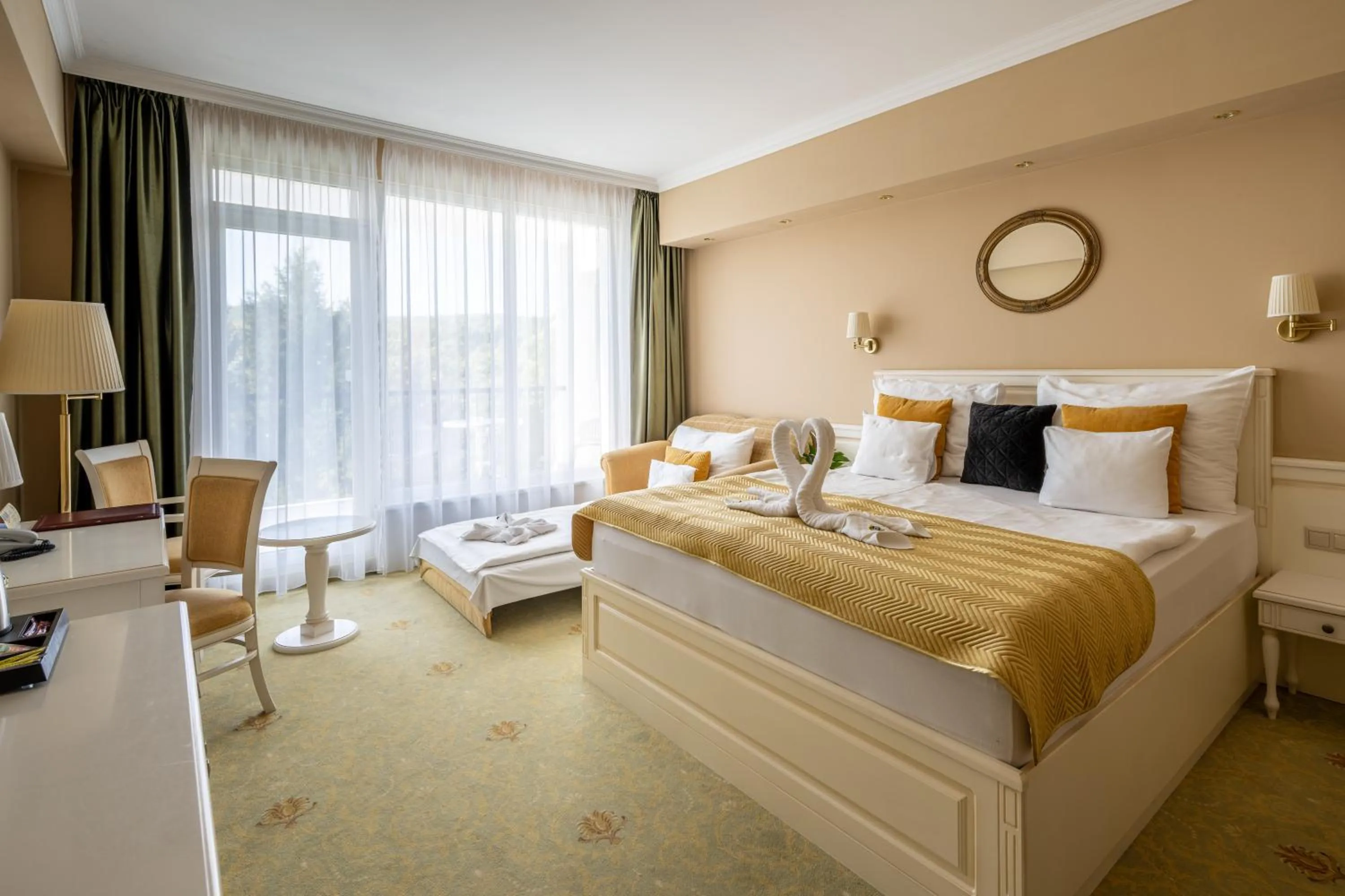 Photo of the whole room, Bed in Calimbra Wellness Hotel Superior