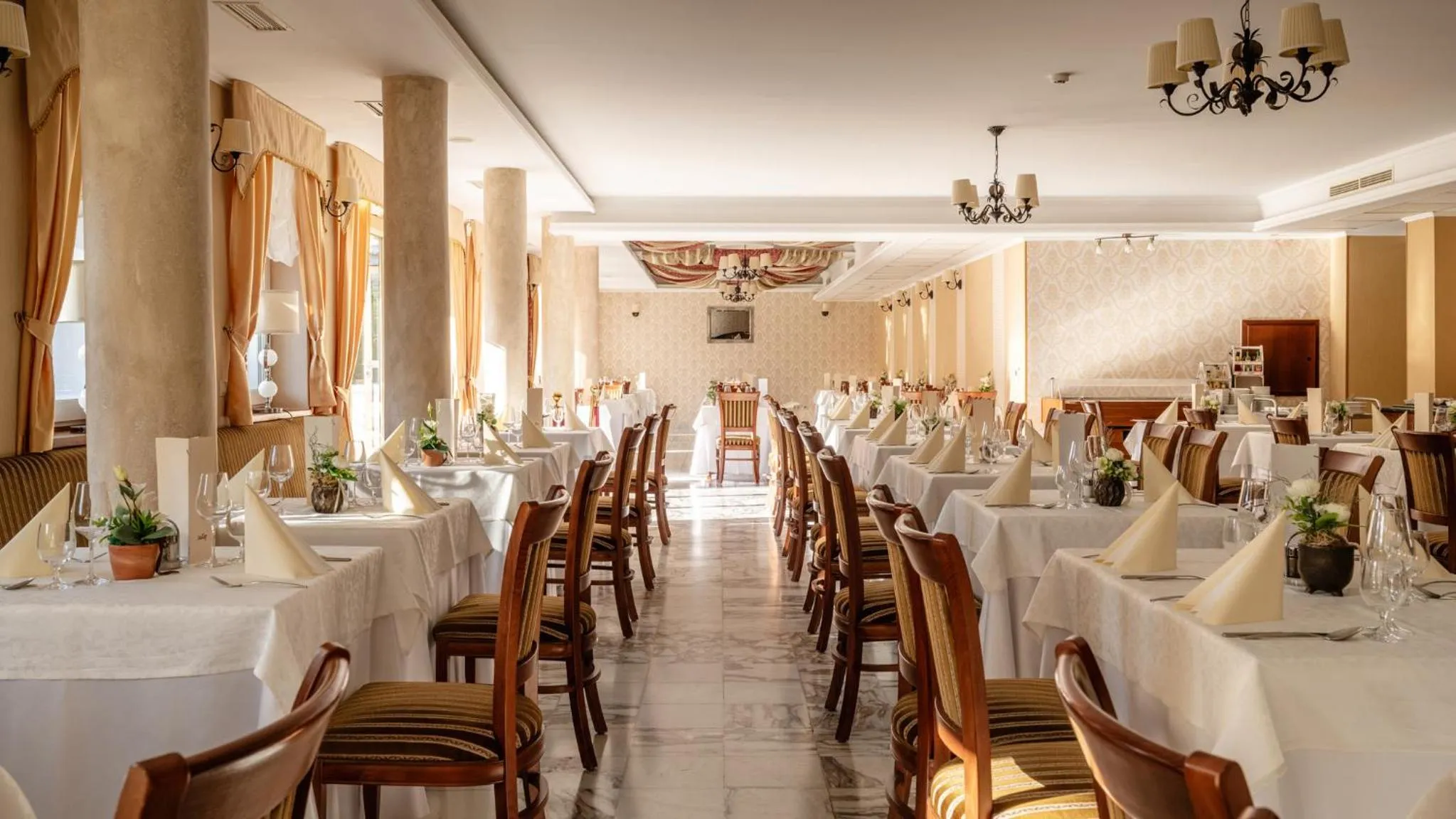 Restaurant/places to eat in Calimbra Wellness Hotel Superior