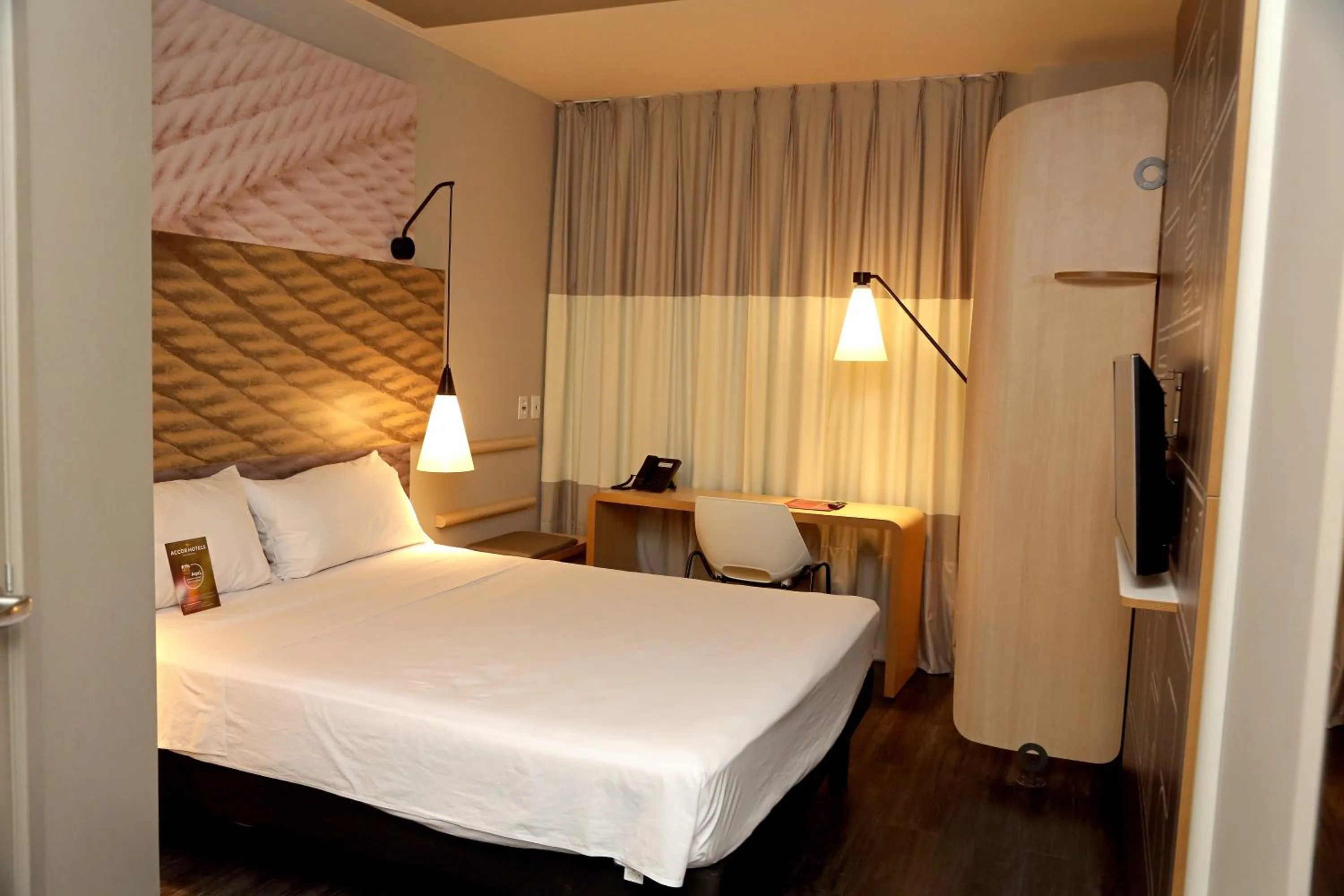 Bedroom, Bed in ibis Natal