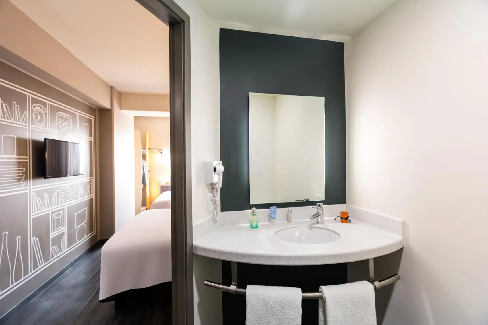 Bathroom, Bed in Ibis Mazatlan Marina