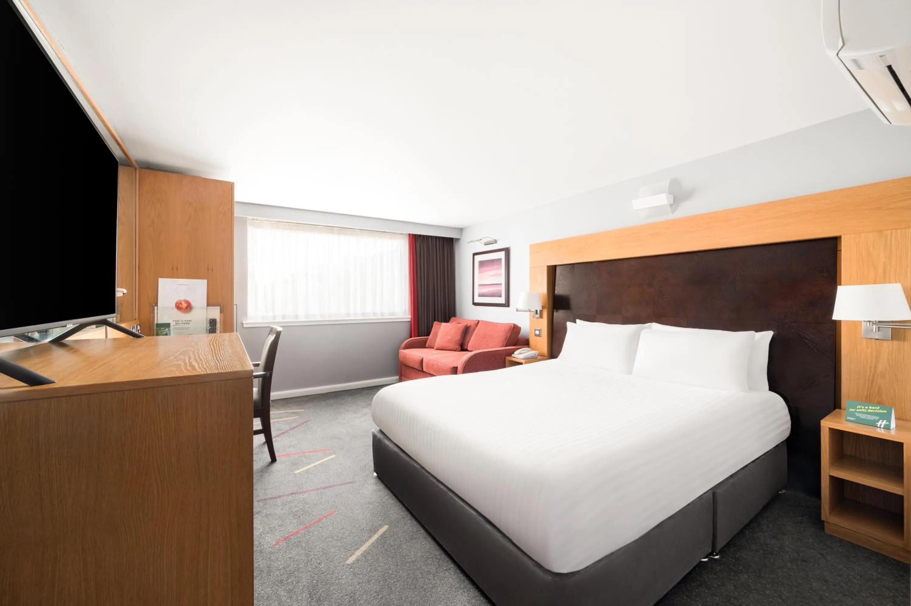 Bed in Holiday Inn Aberdeen West by IHG