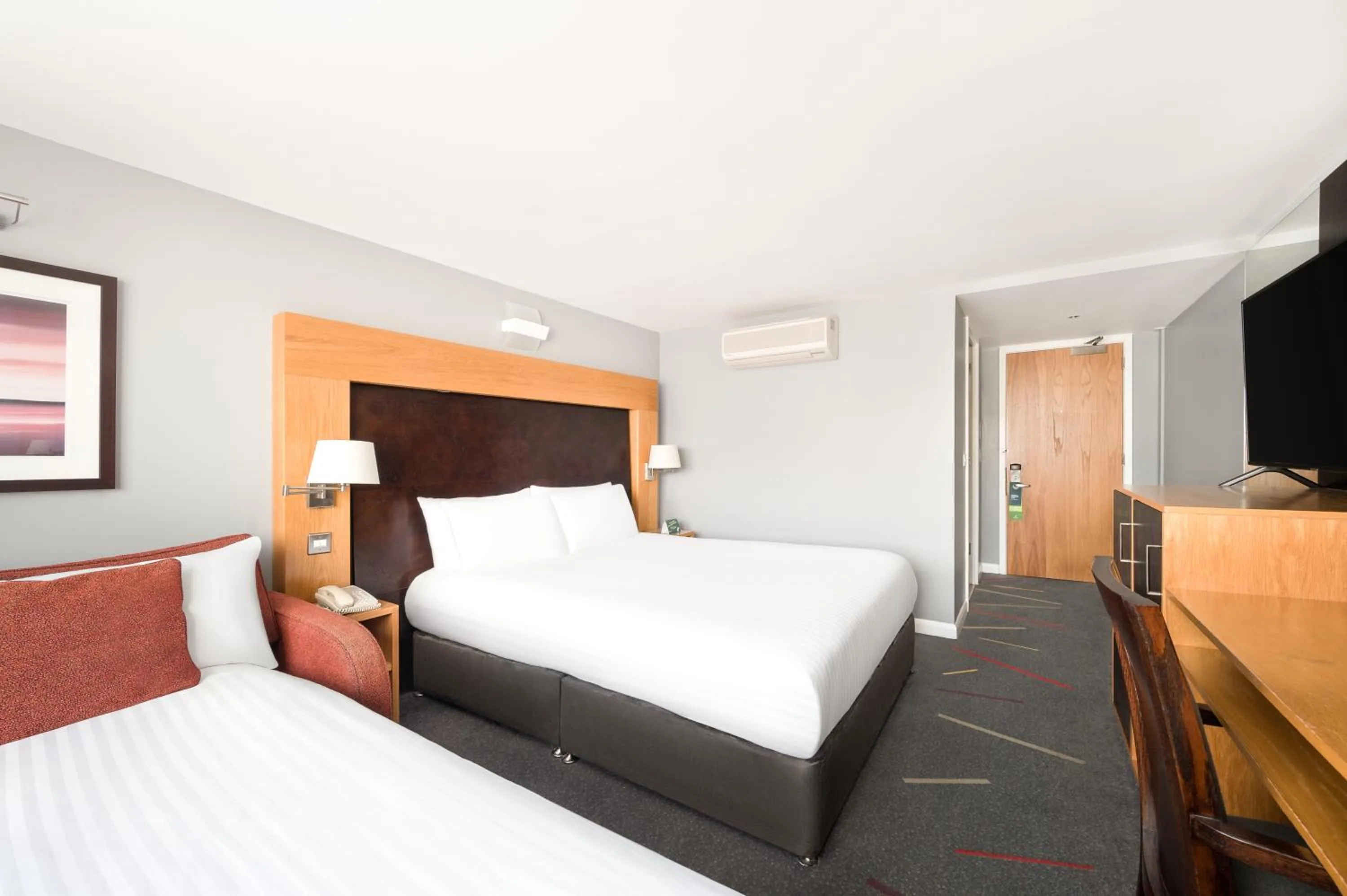 Bed in Holiday Inn Aberdeen West by IHG