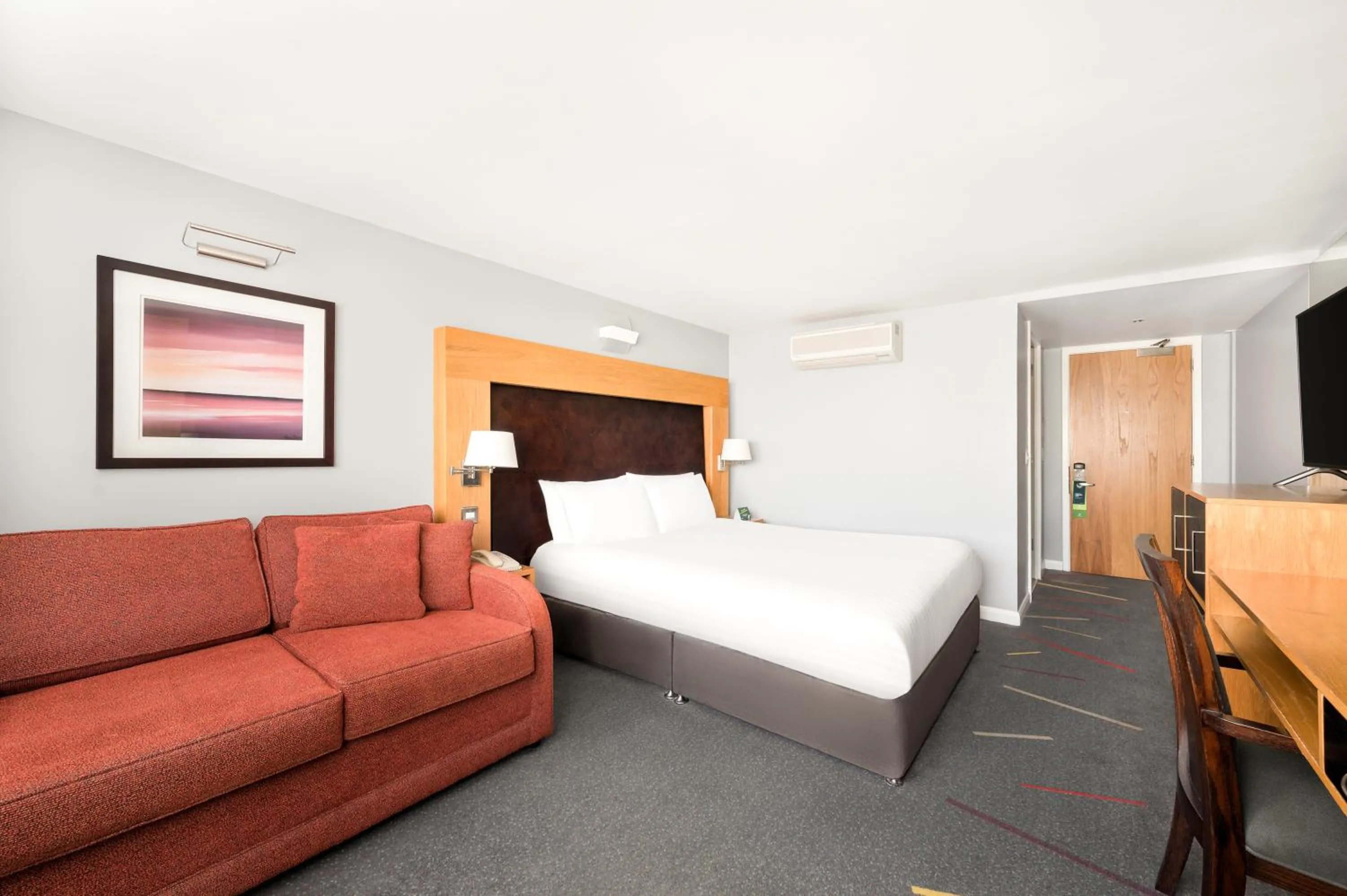 Bed in Holiday Inn Aberdeen West by IHG