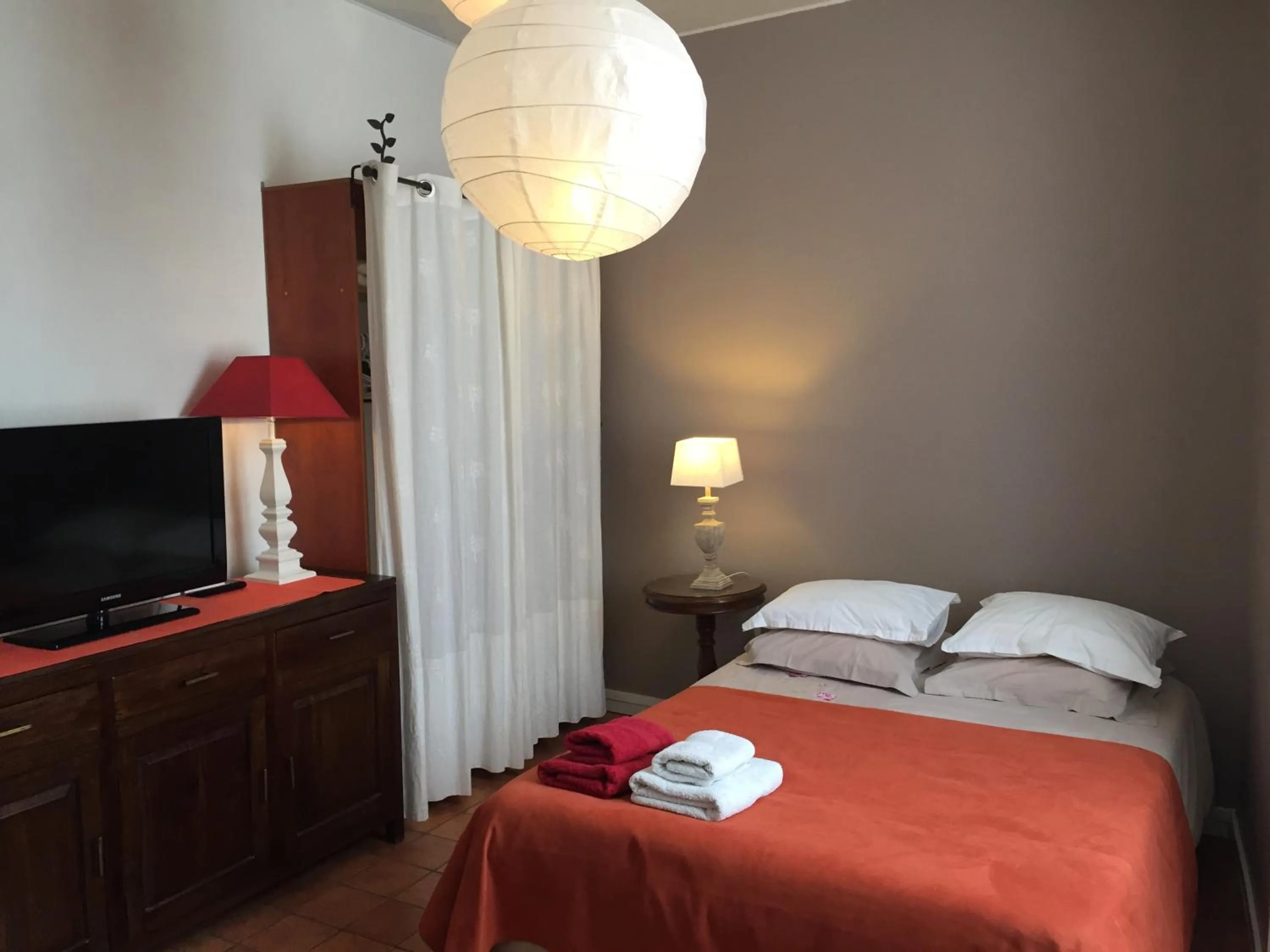 Bedroom, Bed in Studios Floreal