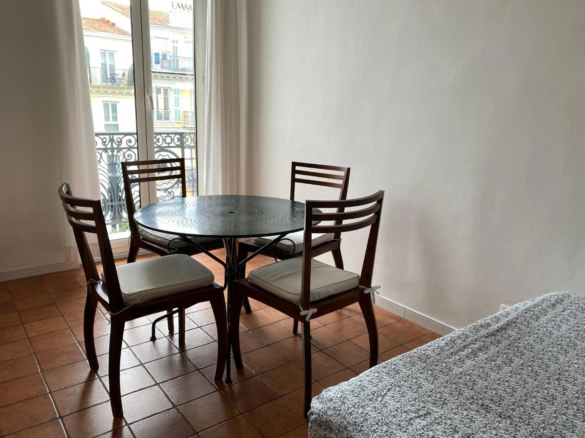 Dining area in Studios Floreal