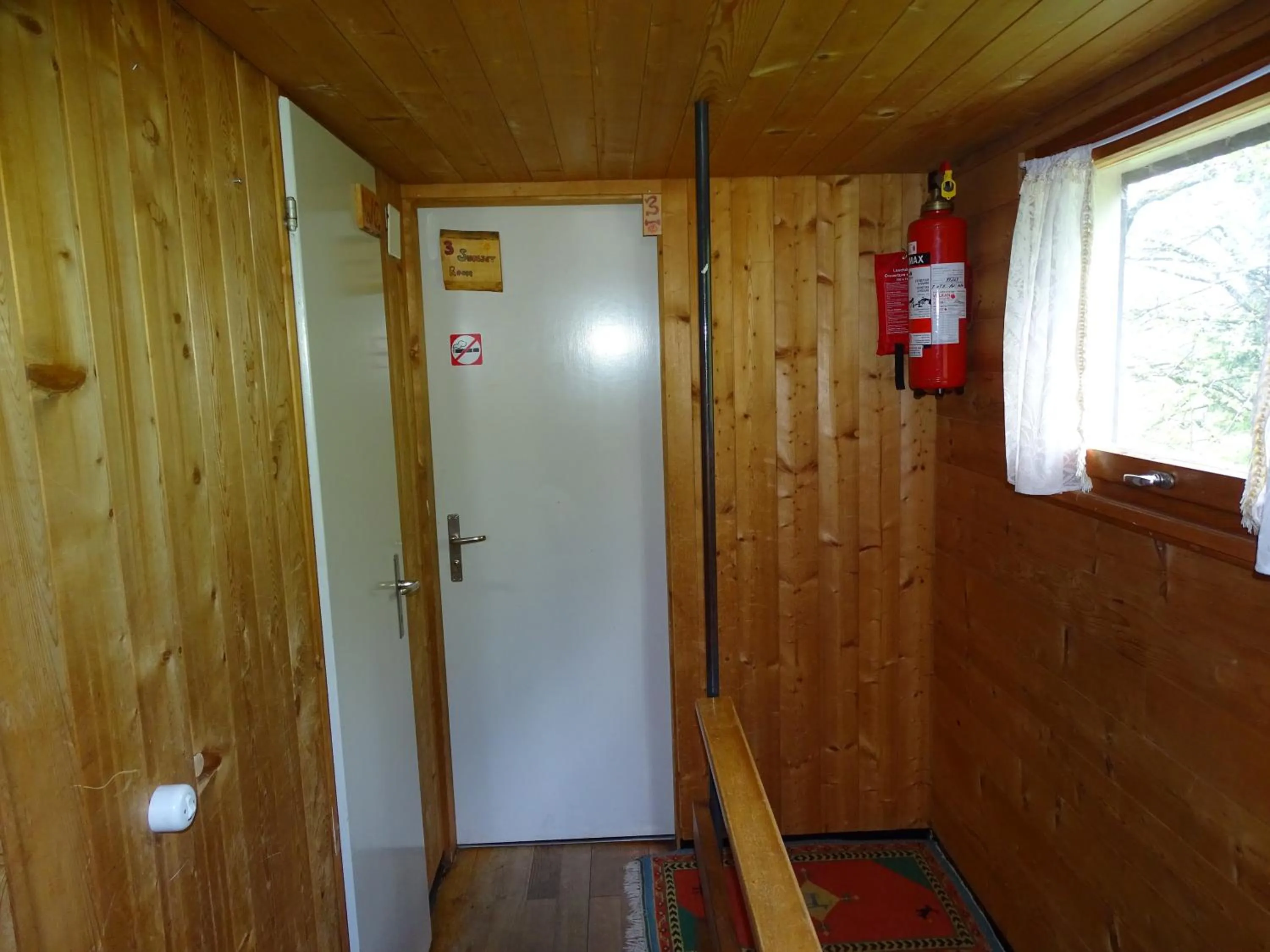 Photo of the whole room in Free Spirit Lodge