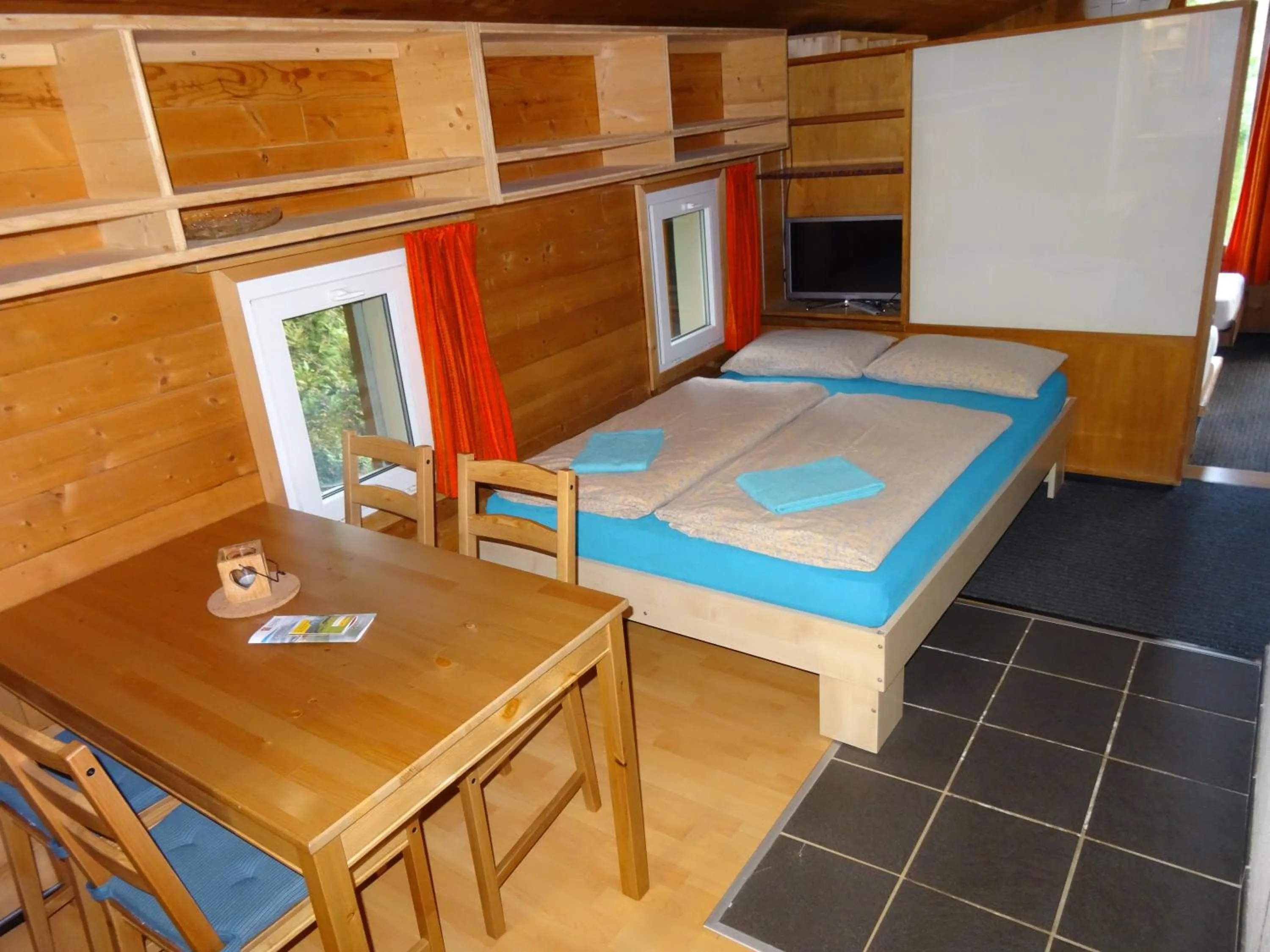 Photo of the whole room in Free Spirit Lodge