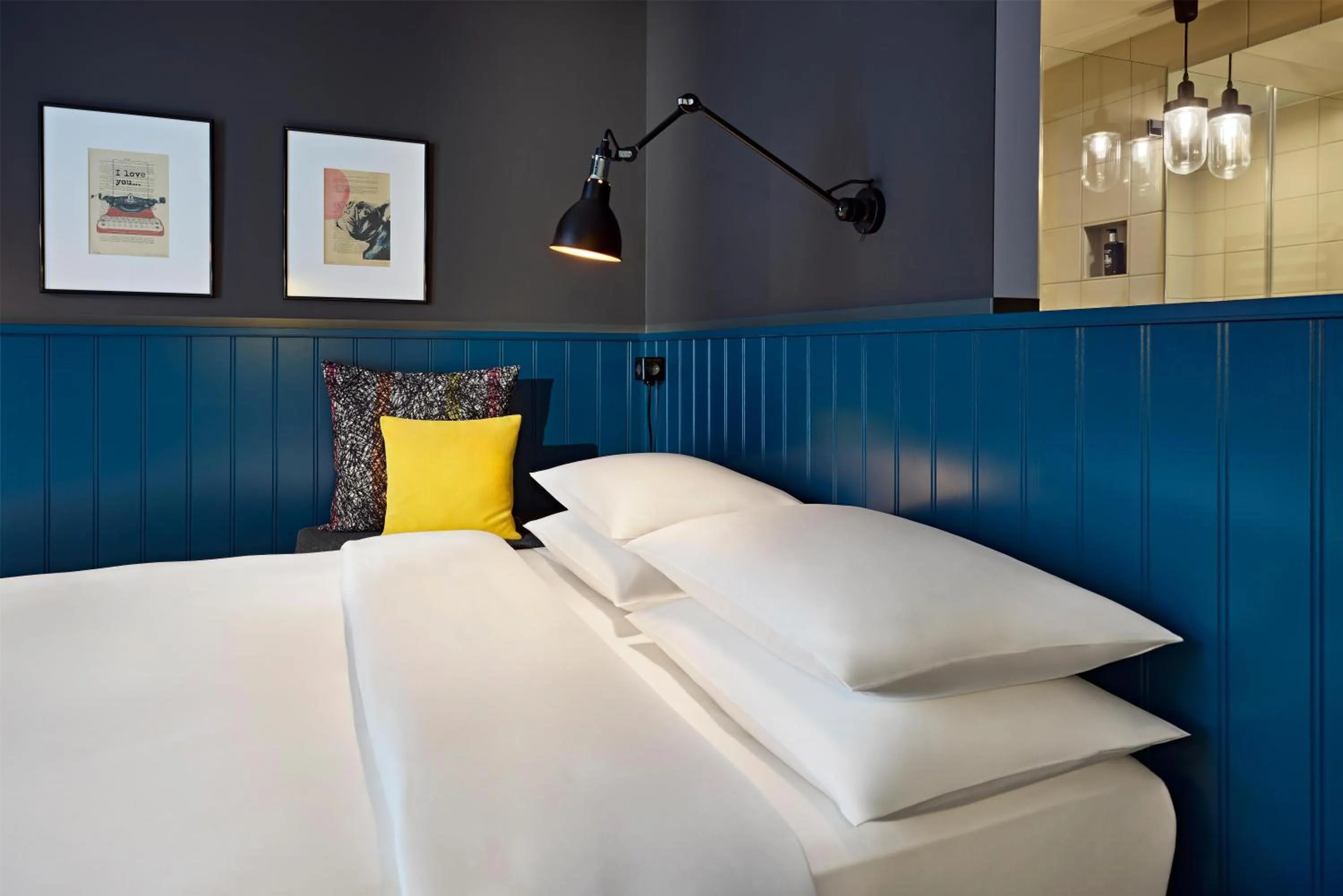 Bedroom, Bed in Me and All Hotel Mainz, by Hyatt