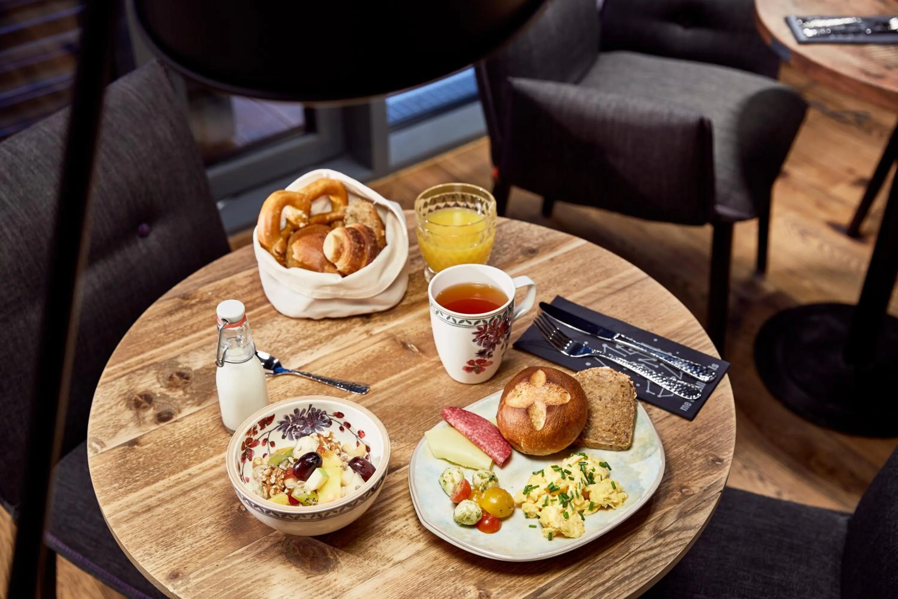 Buffet breakfast in Me and All Hotel Mainz, by Hyatt