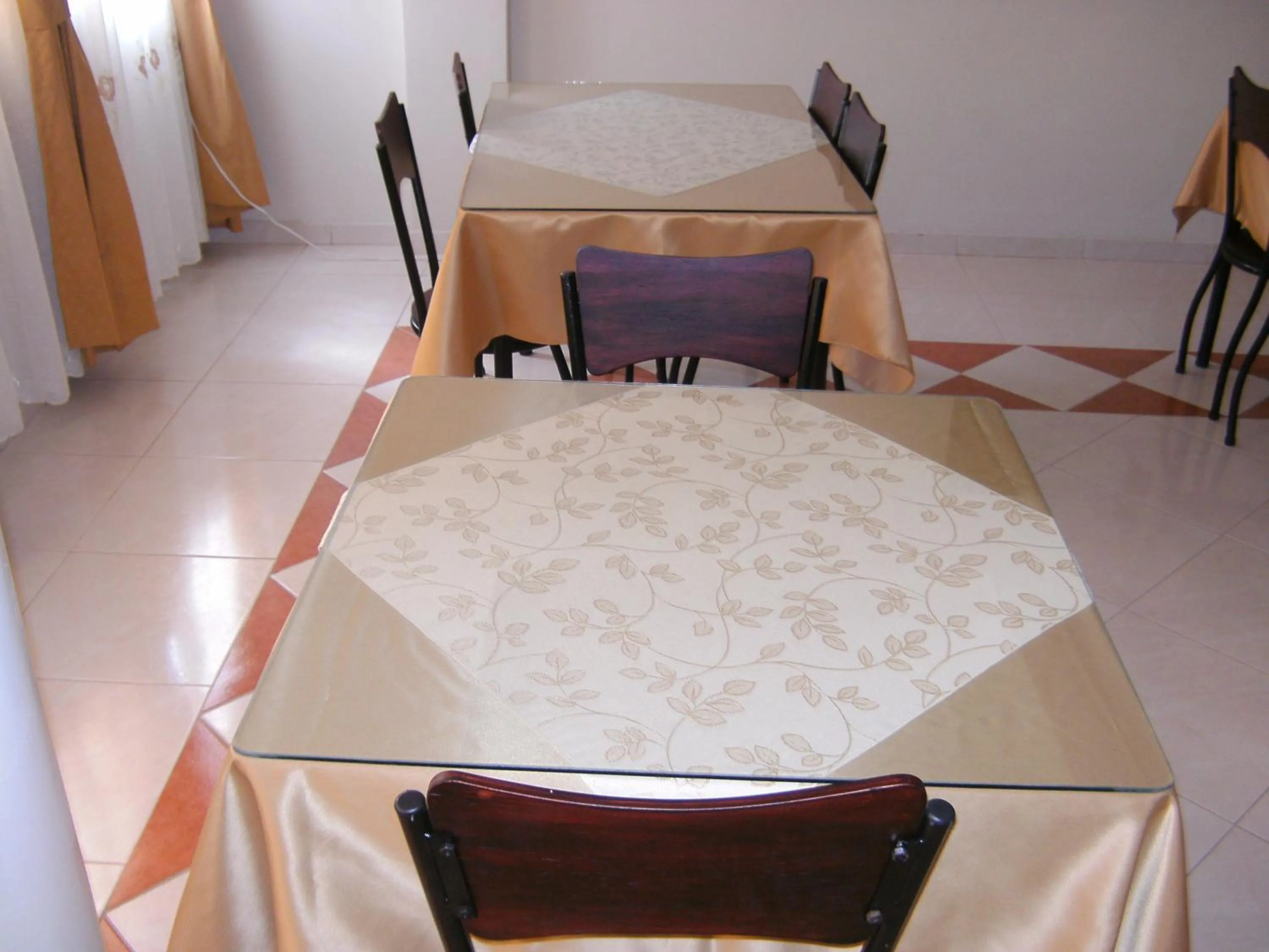 Restaurant/places to eat in Hostal Fevilamir