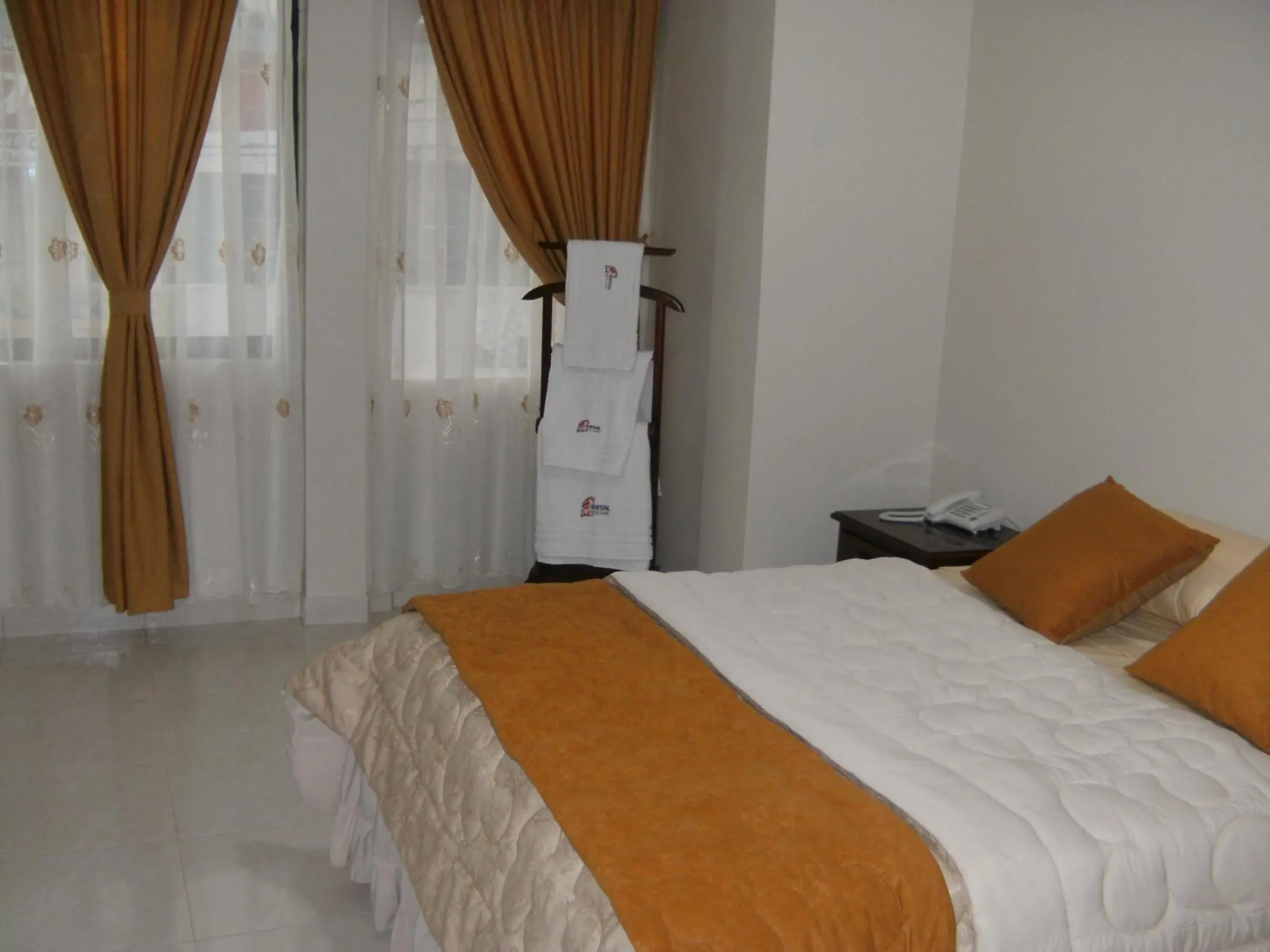 Standard Double or Twin Room in Hostal Fevilamir Standard Double or Twin Room in Hostal Fevilamir