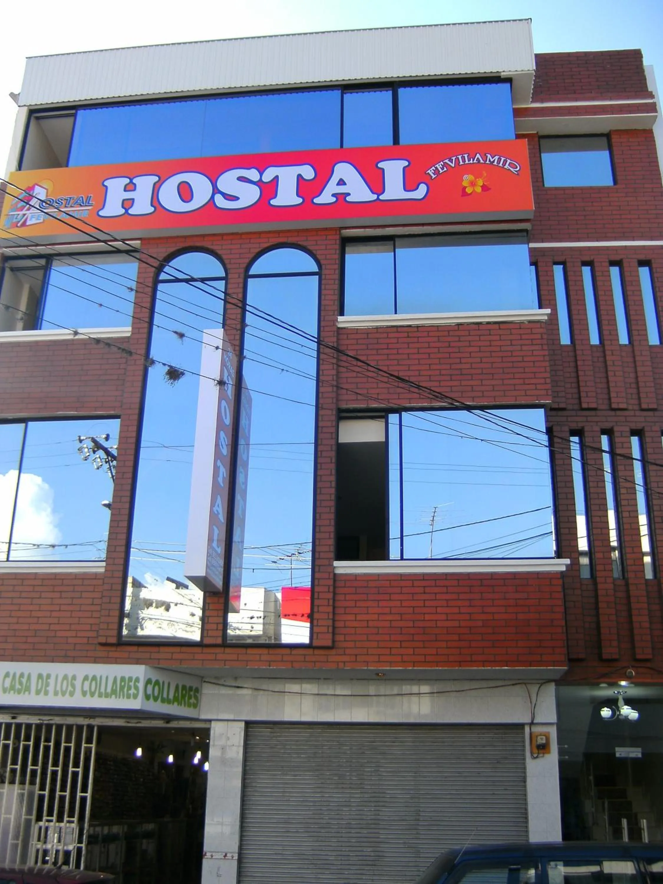 Facade/entrance in Hostal Fevilamir