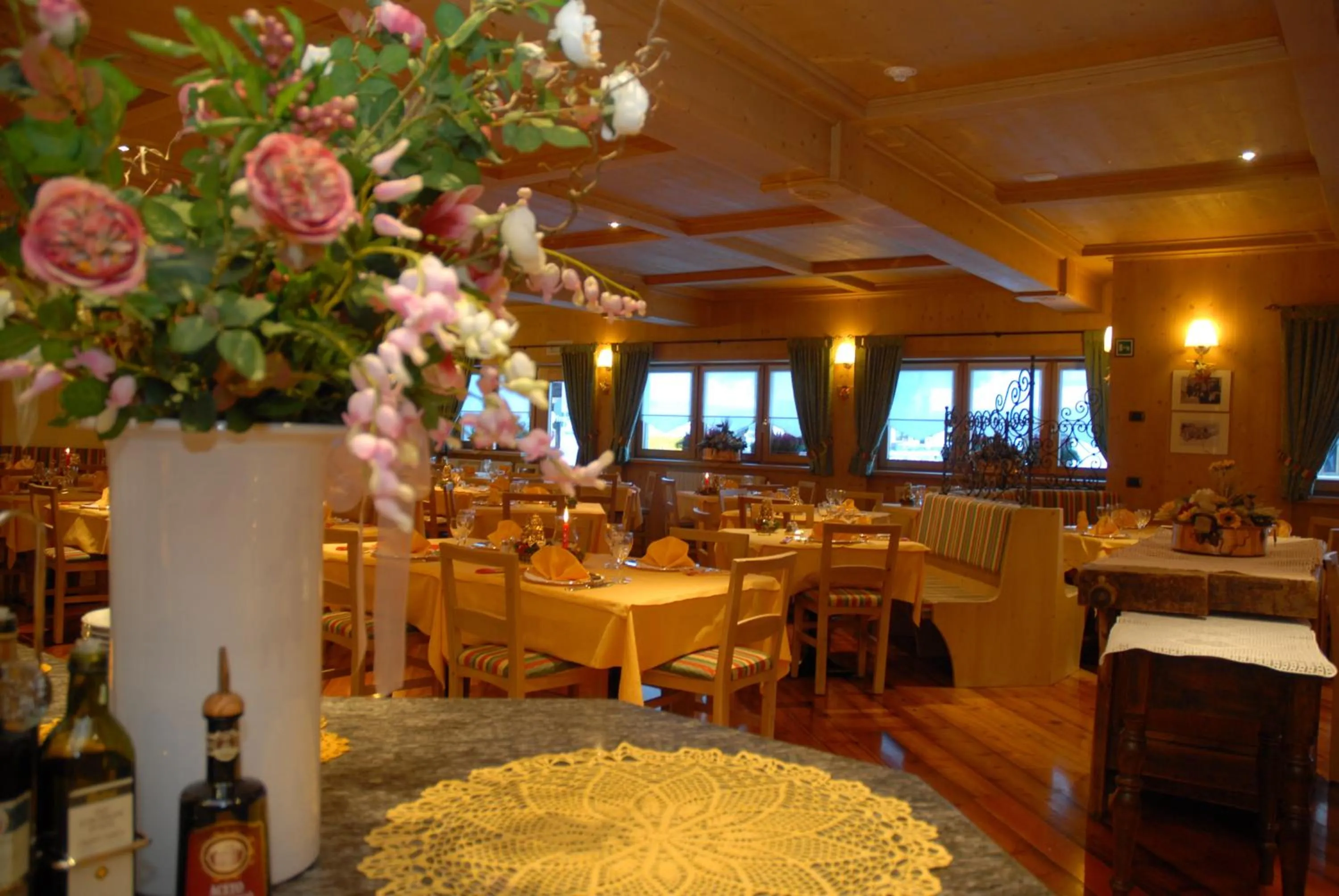 Restaurant/places to eat in Hotel Sport