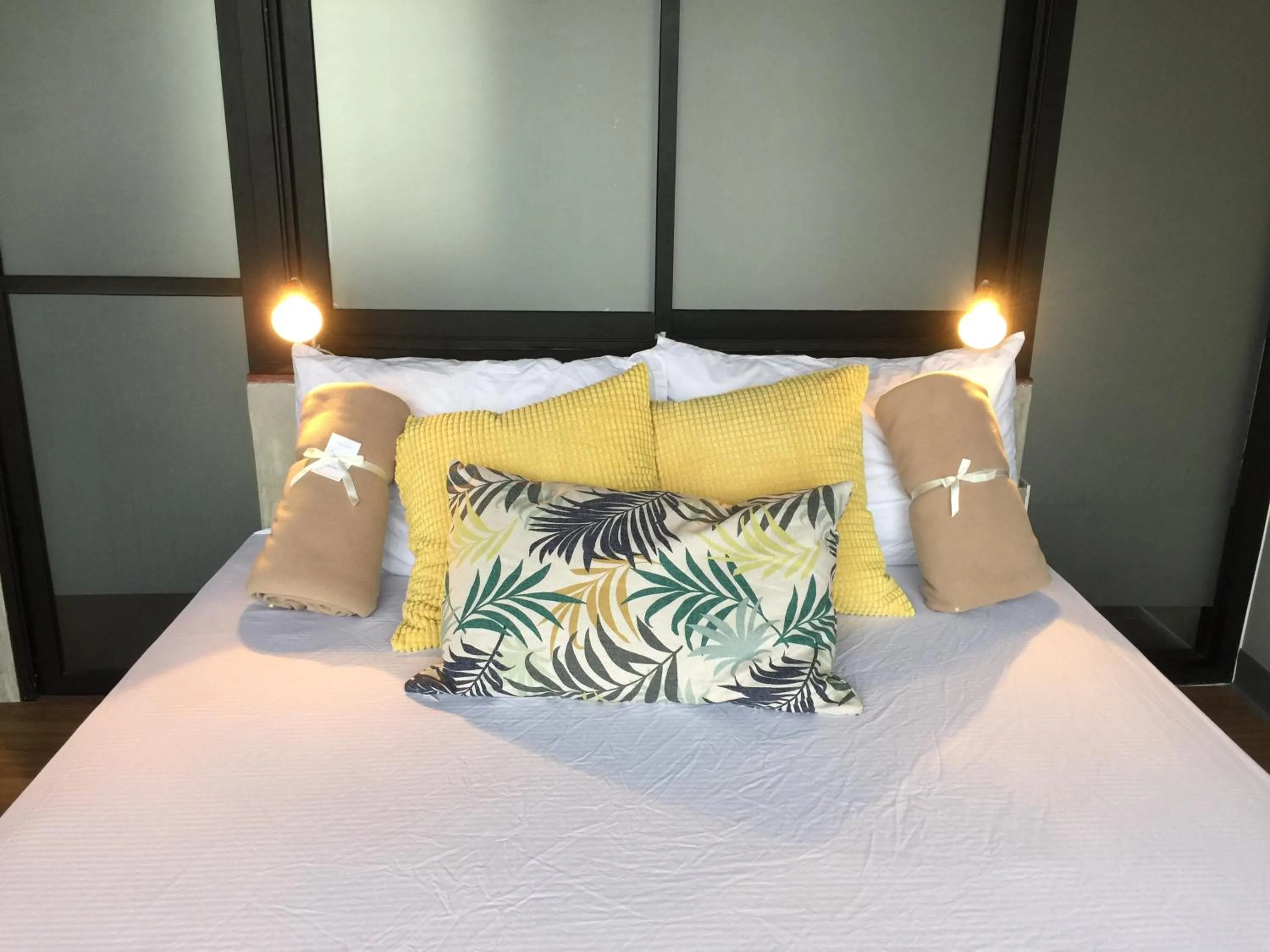 Bed in Yaksa Private