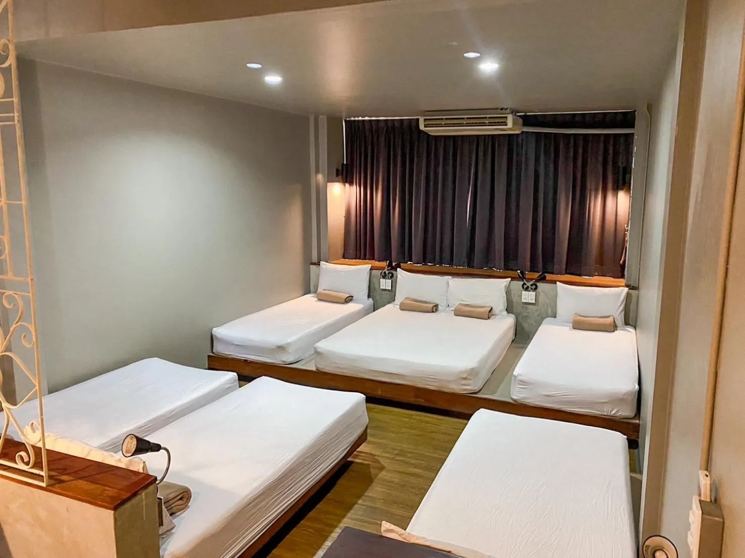 Bed in Yaksa Private