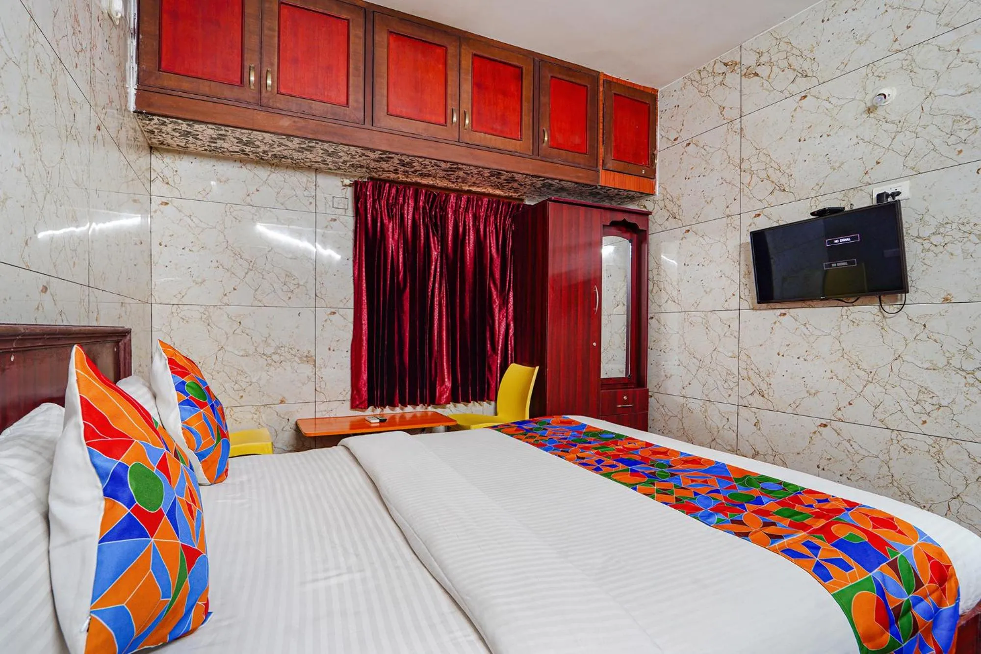 Bed in FabExpress Apple Grand - 200m from Our Lady of Fatima Church