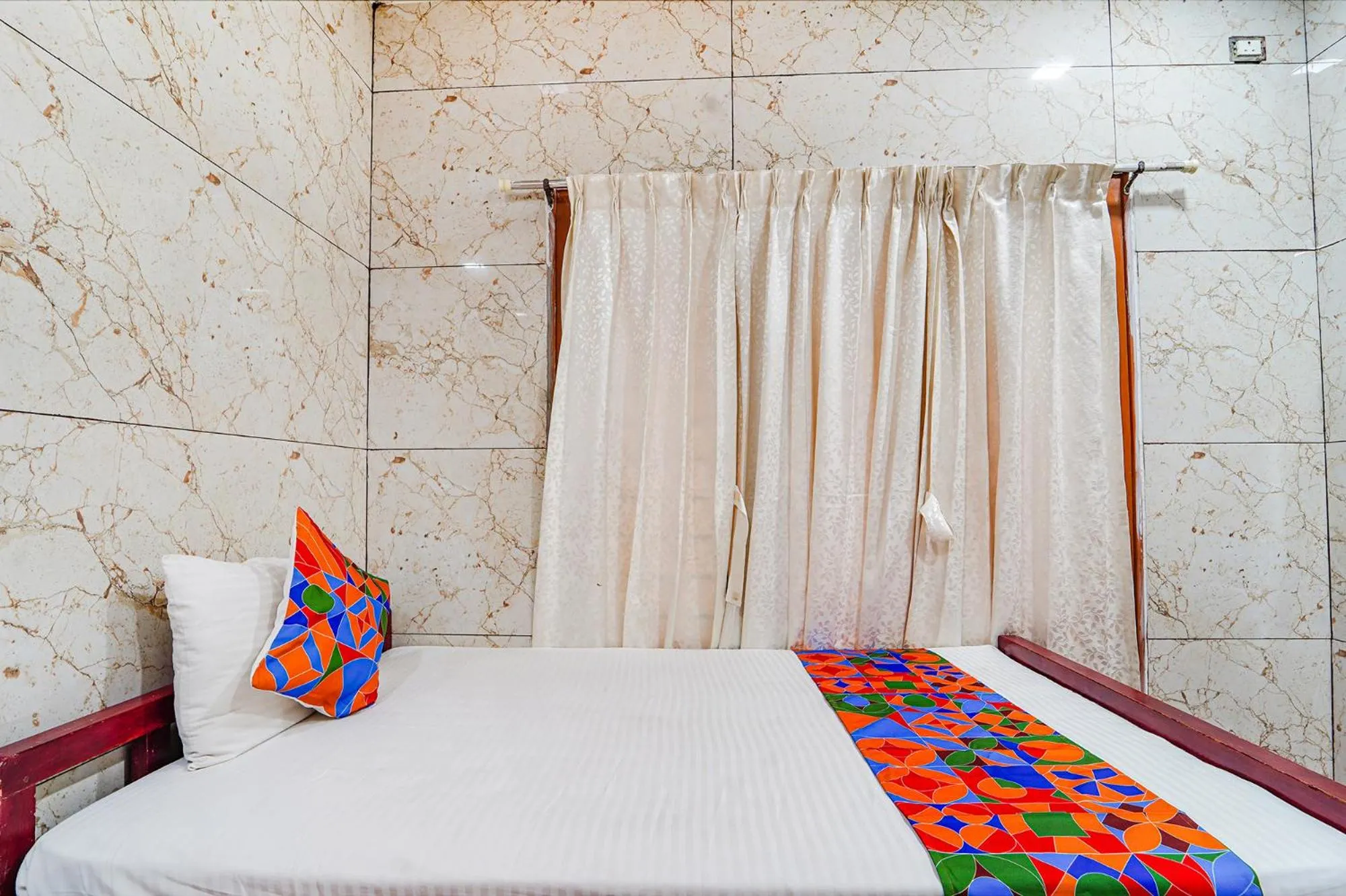 Bed in FabExpress Apple Grand - 200m from Our Lady of Fatima Church