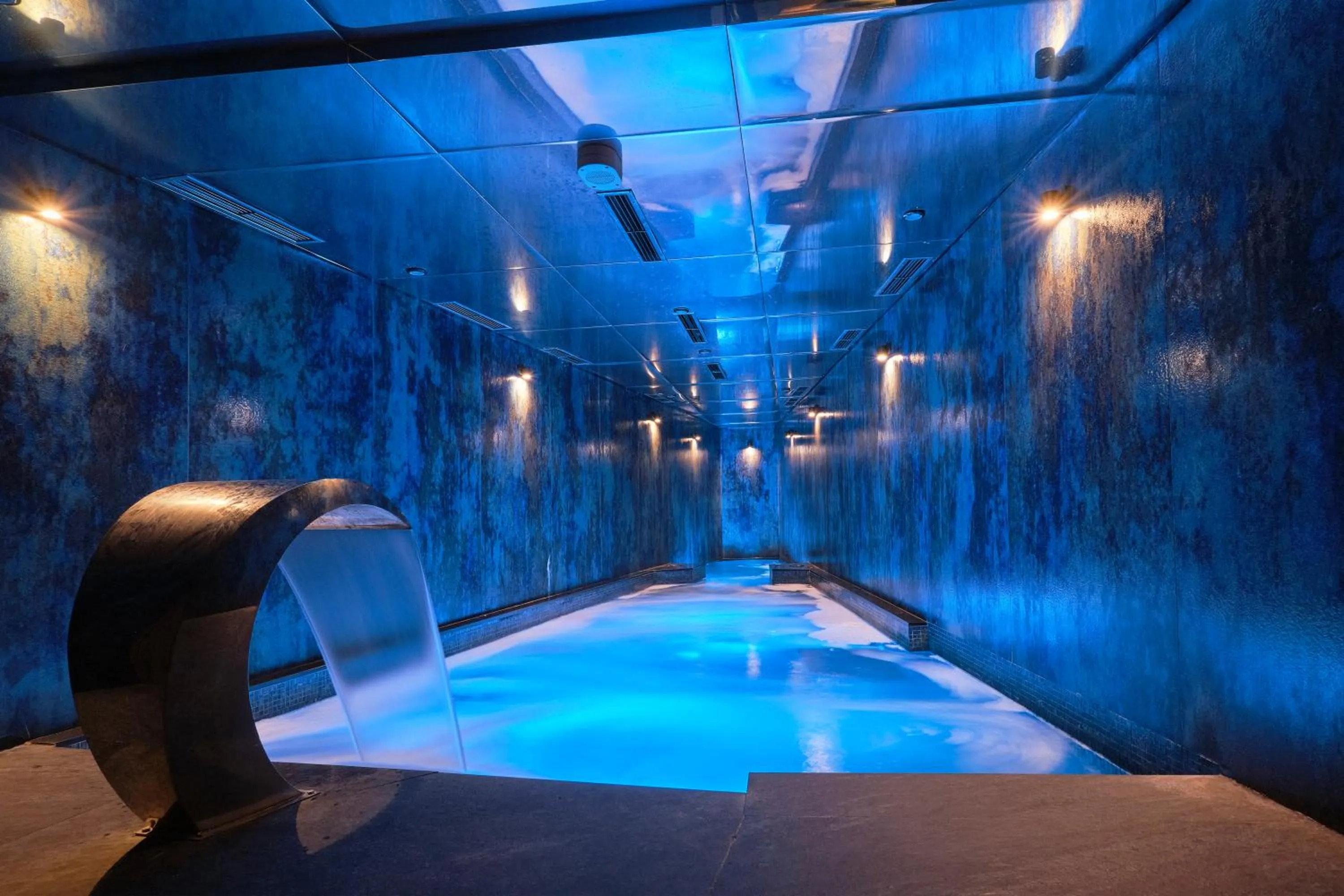 Swimming pool in Hotel Emirates