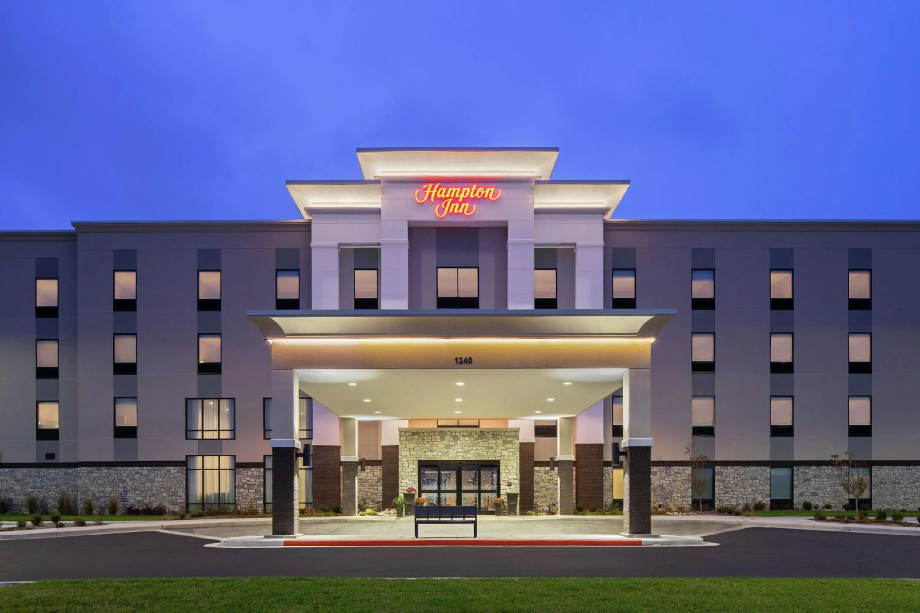 Property building in Hampton Inn Sikeston