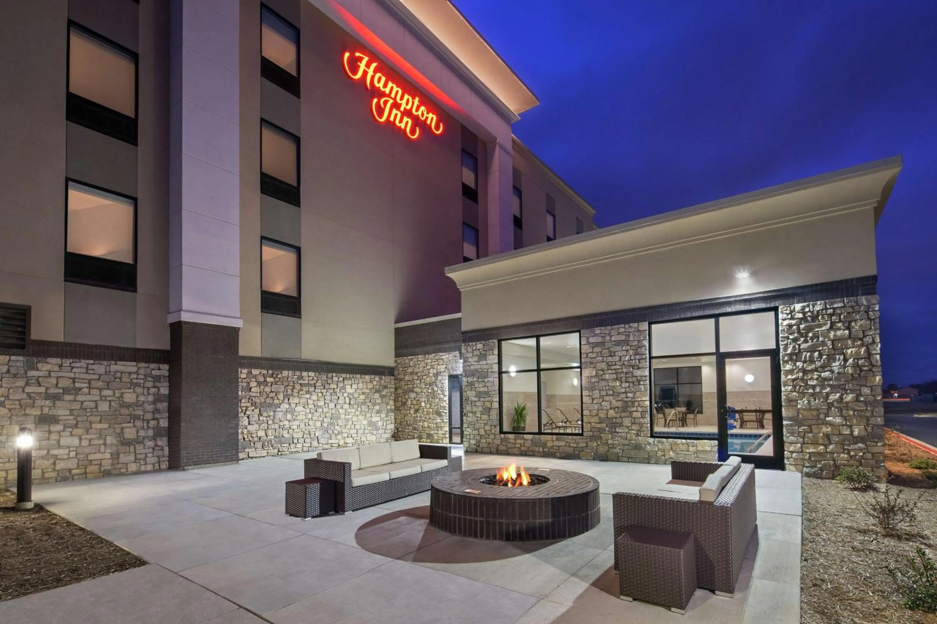 Property building in Hampton Inn Sikeston