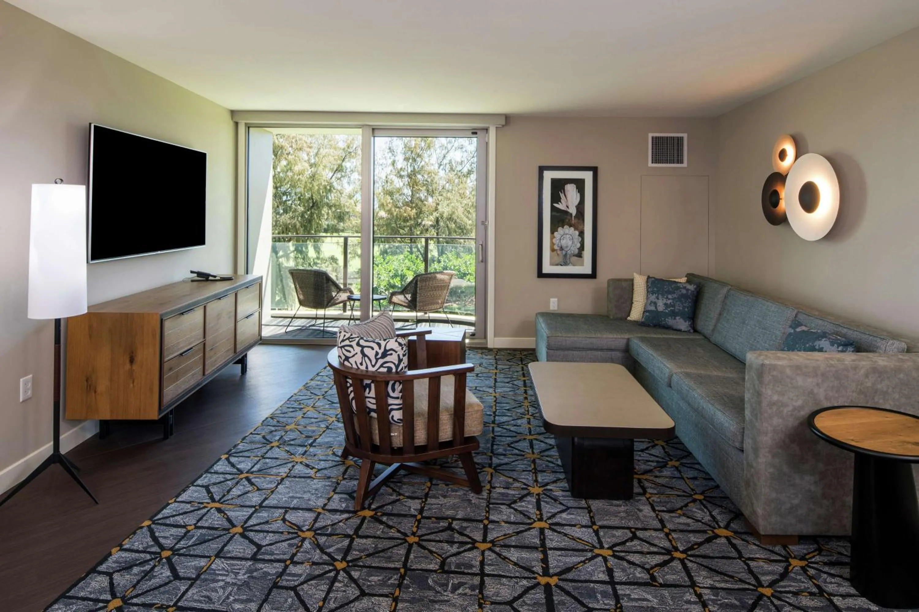 Living room in Hilton Grand Vacations Club Ocean Tower Waikoloa Village