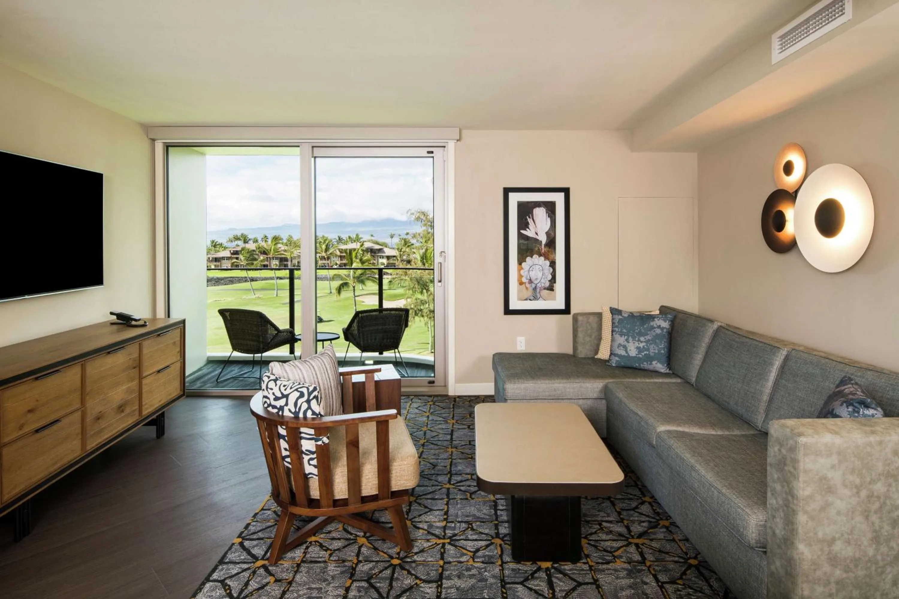 Living room in Hilton Grand Vacations Club Ocean Tower Waikoloa Village