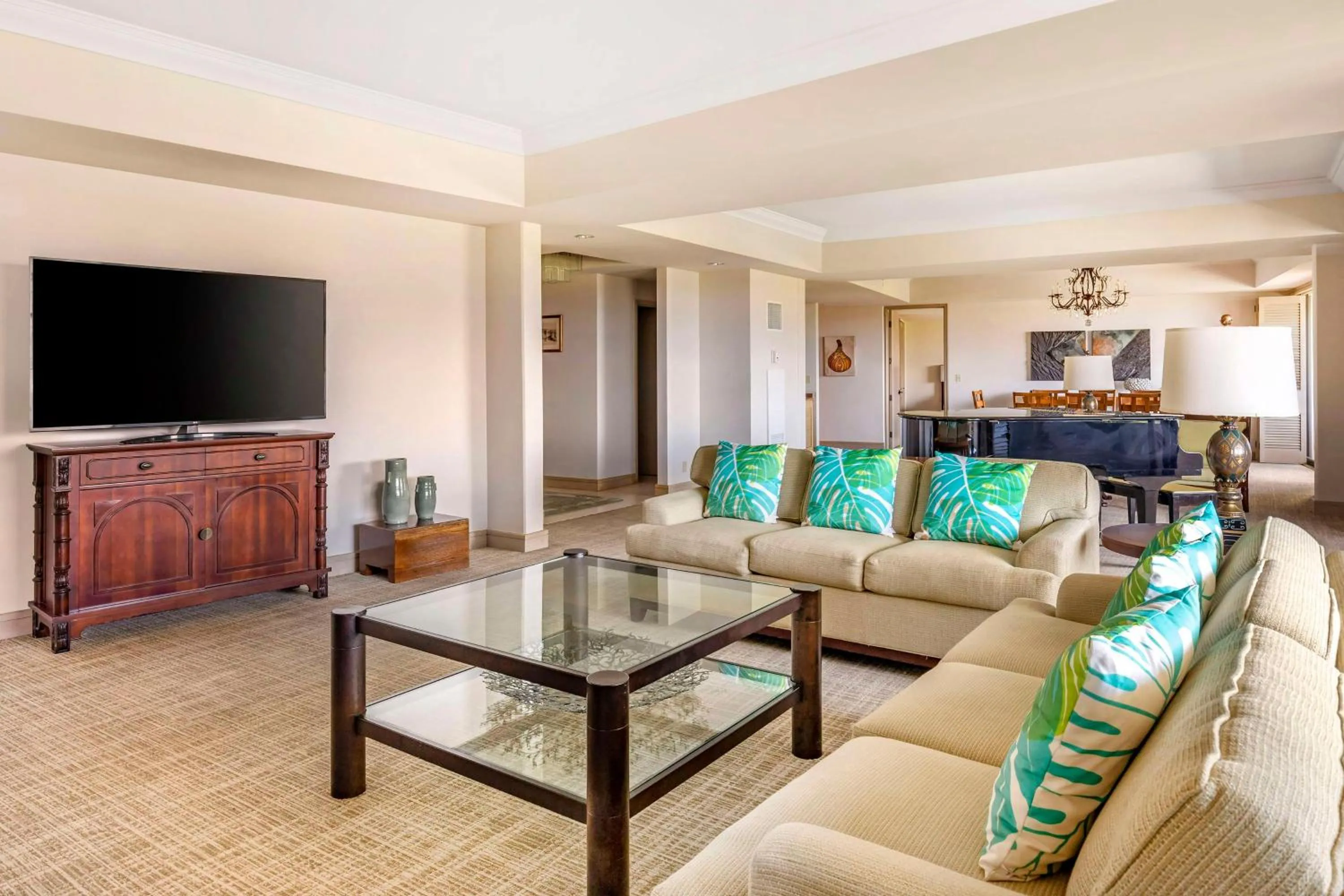 Living room in Hilton Grand Vacations Club Ocean Tower Waikoloa Village