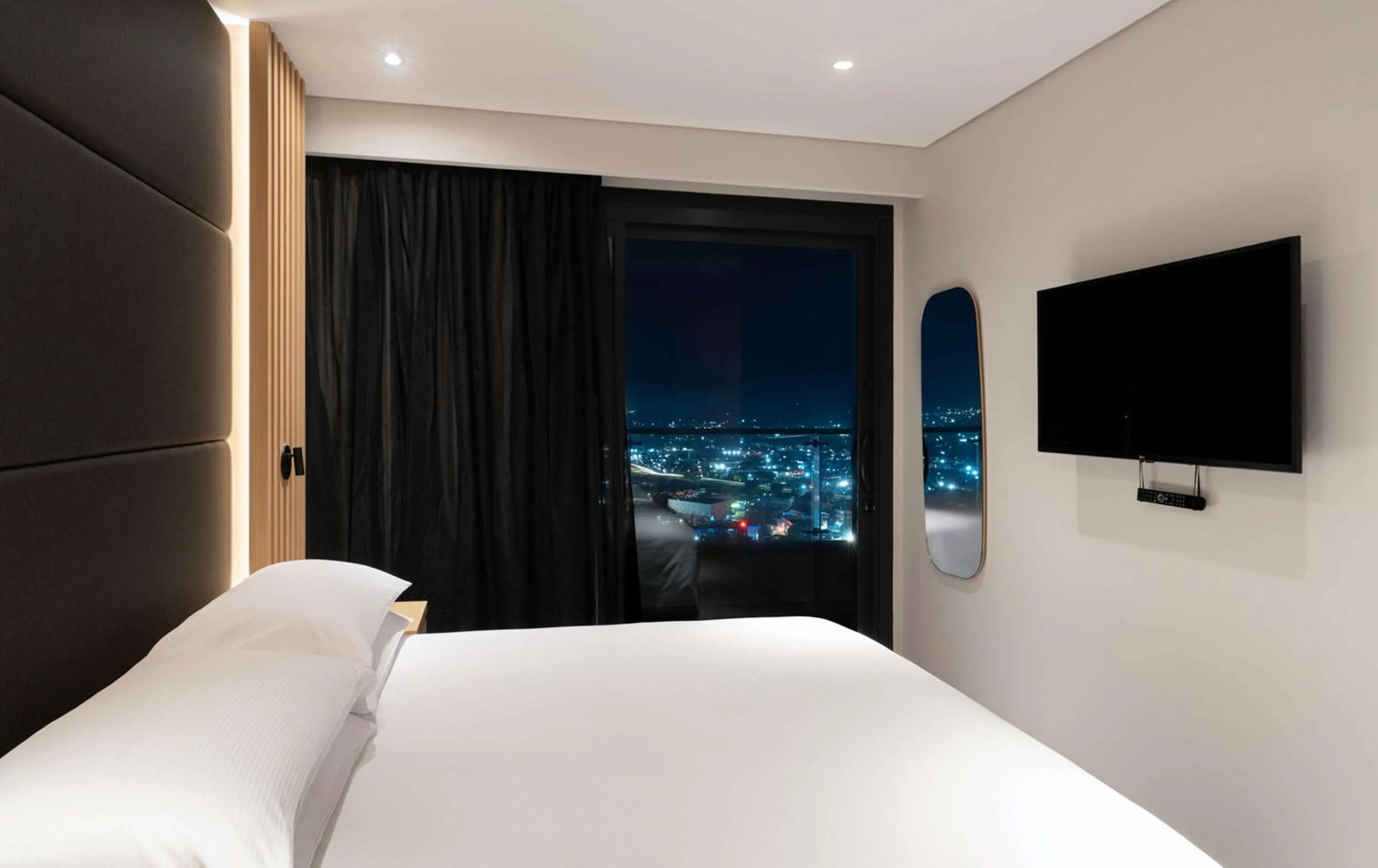 Bed in Hilton Port Moresby Hotel & Residences