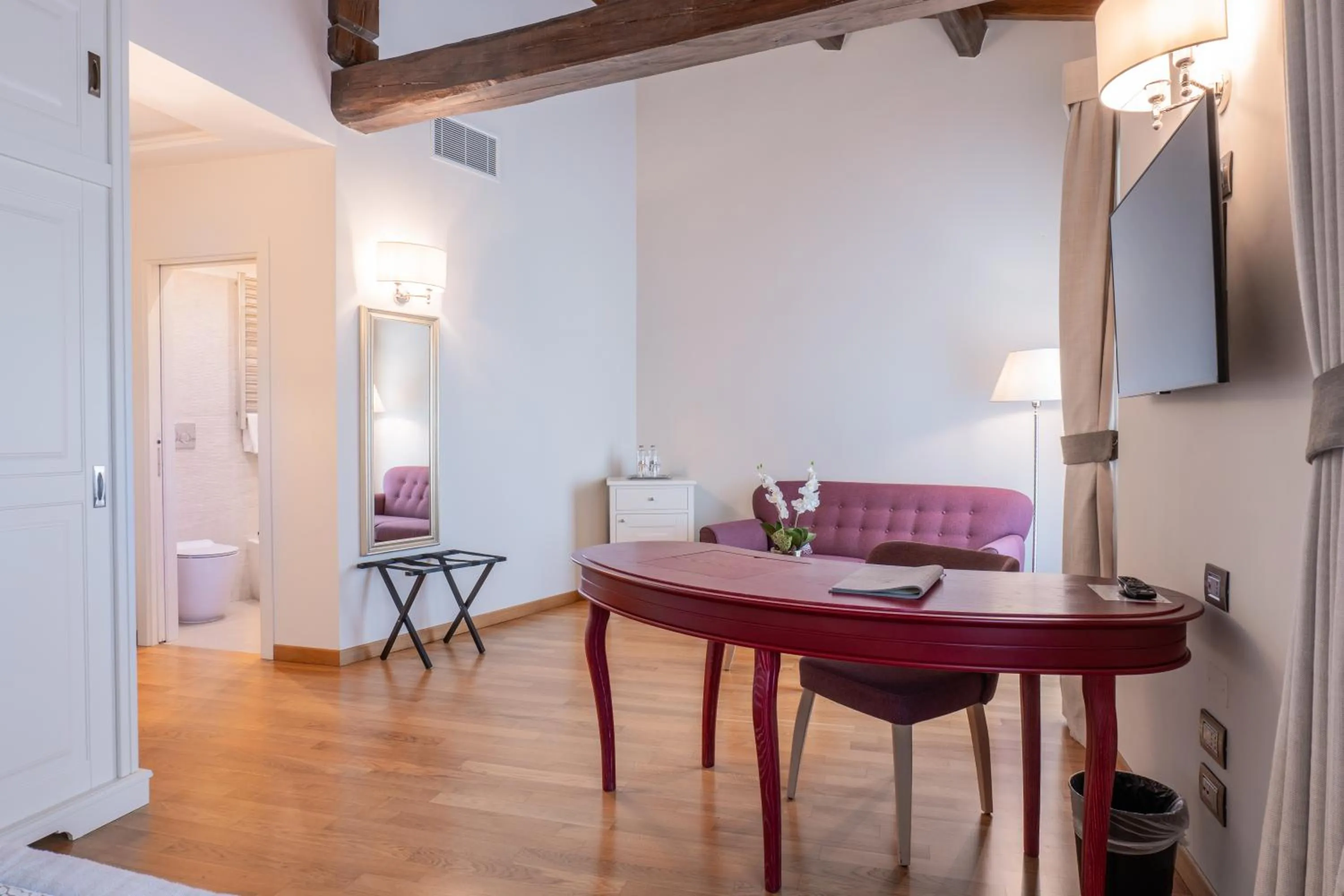 Seating area, Bed in Borgo La Chiaracia Resort & SPA