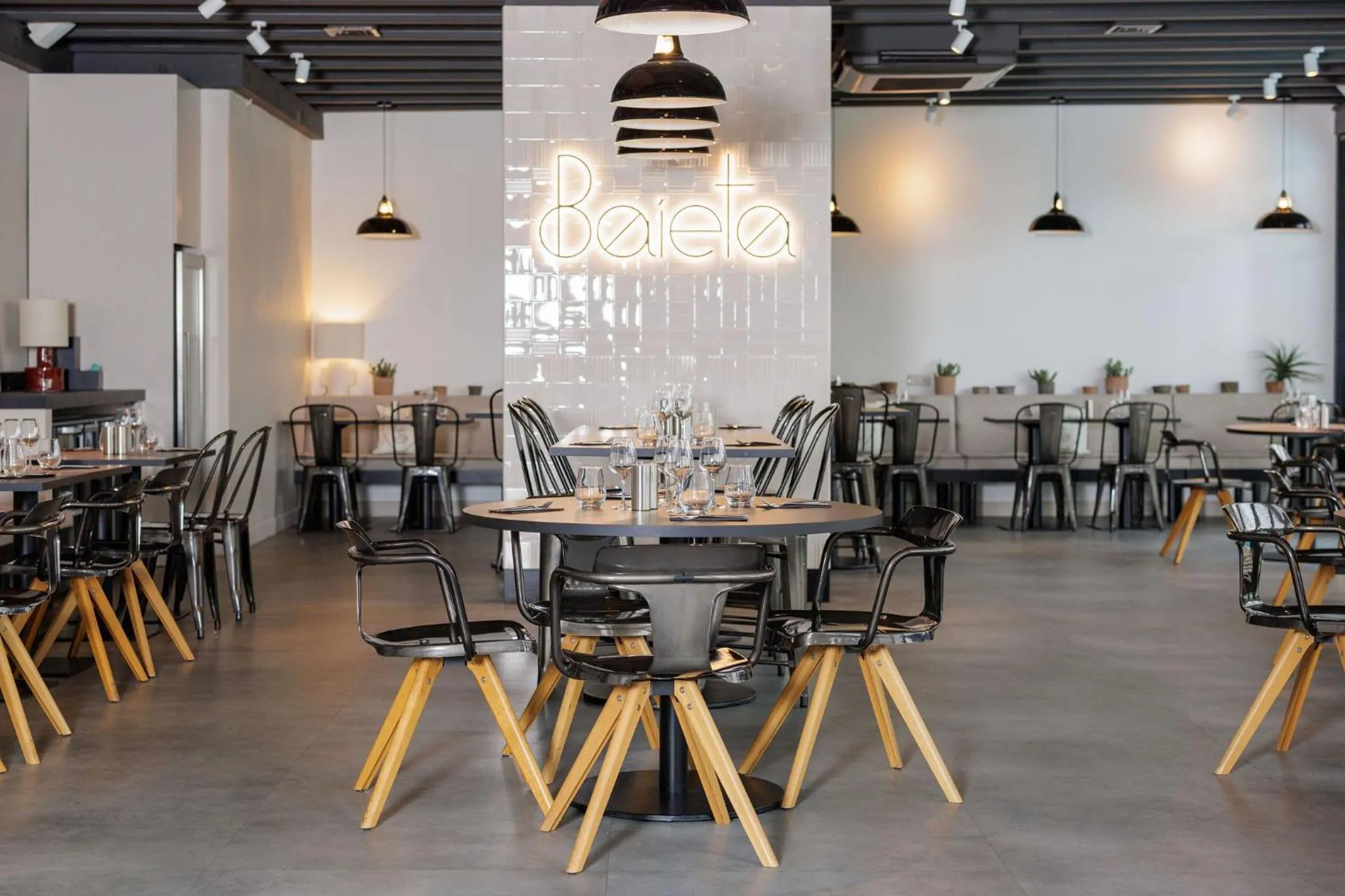 Restaurant/places to eat in ibis Valence Sud