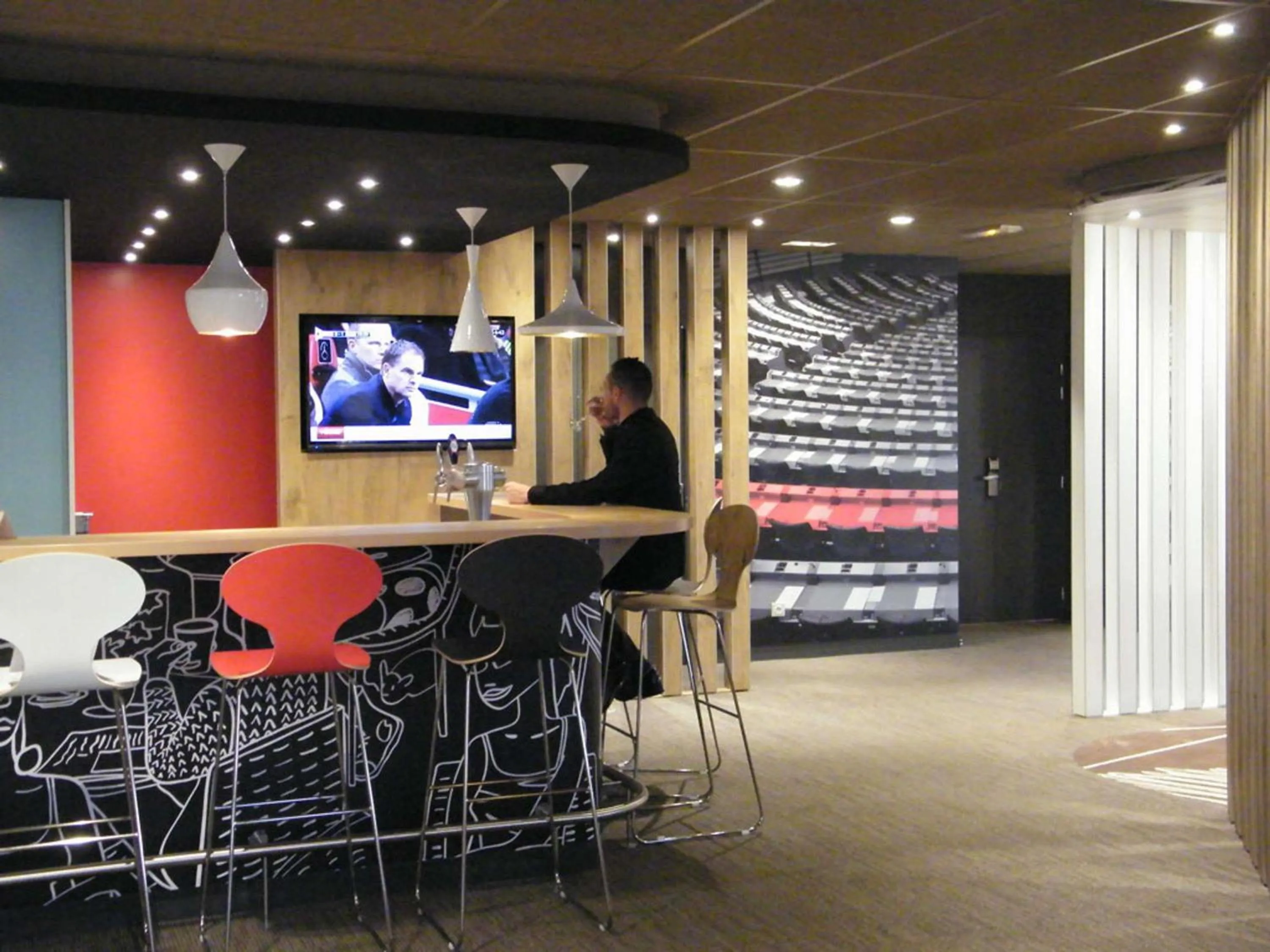Lounge or bar in ibis Valence Sud