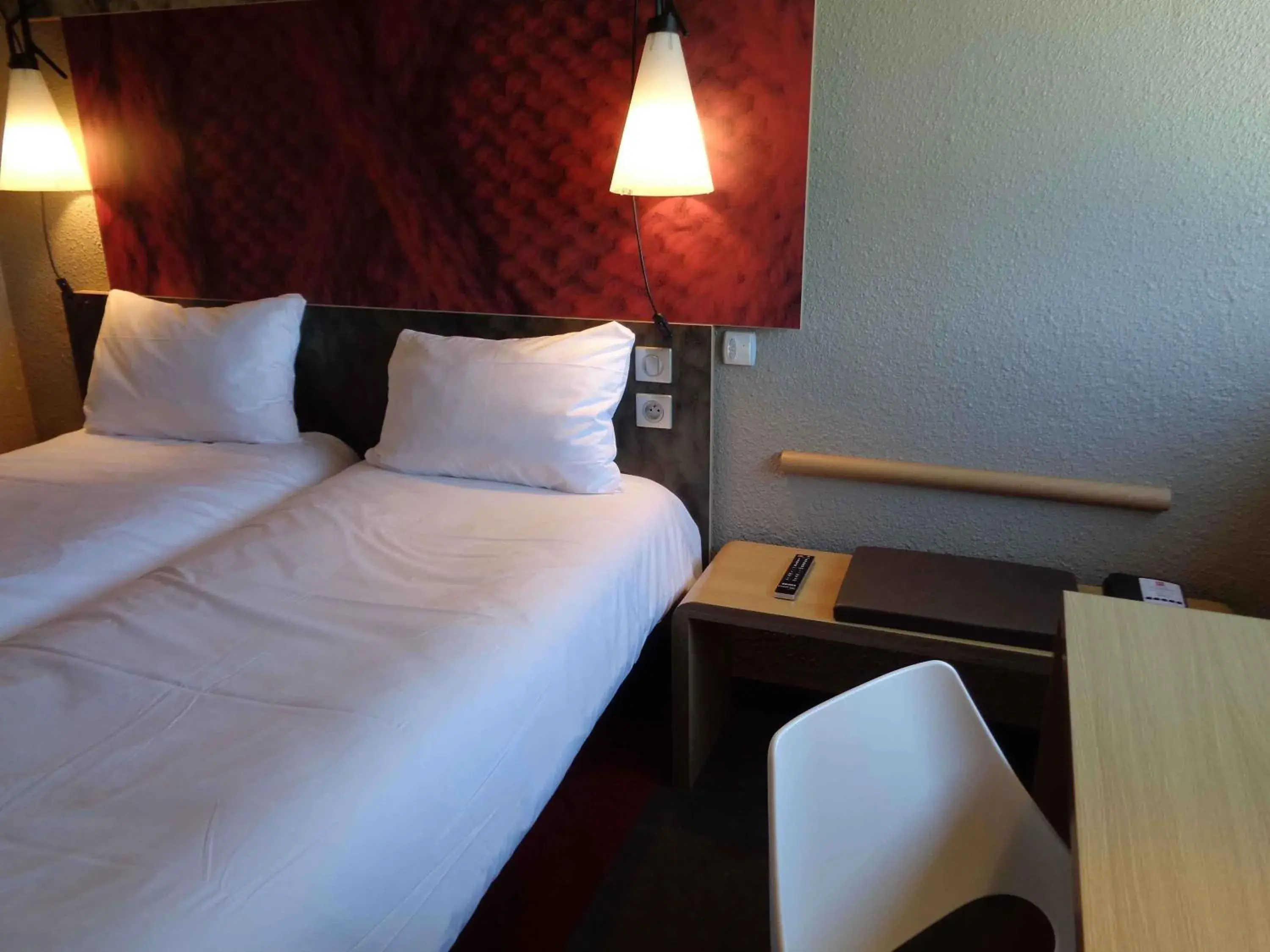 Standard Twin Room in ibis Valence Sud Standard Twin Room in ibis Valence Sud