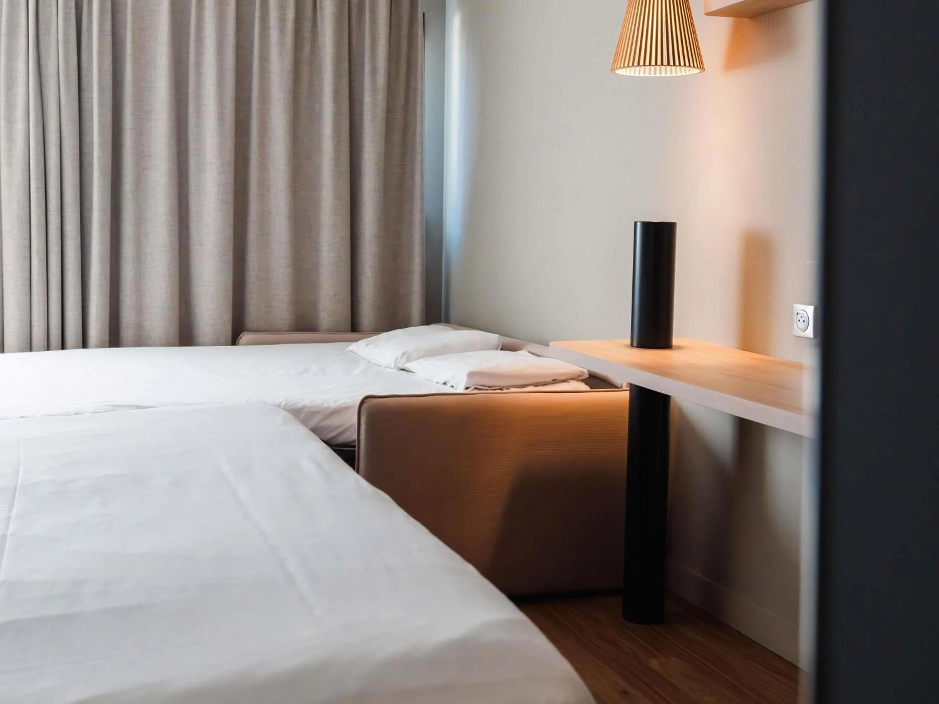 Bedroom, Bed in ibis Valence Sud