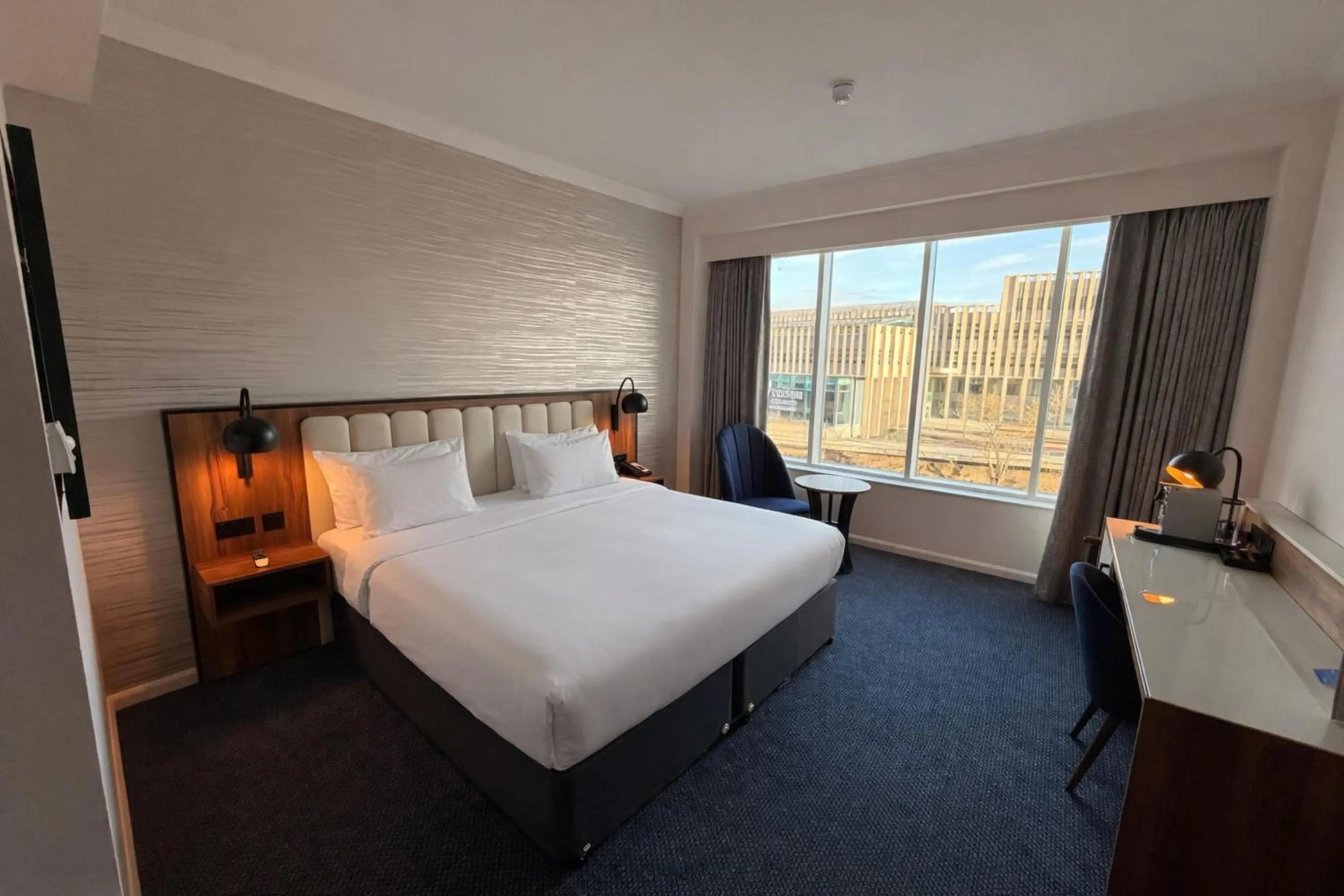 Bedroom, Bed in Radisson Blu Hotel, Durham