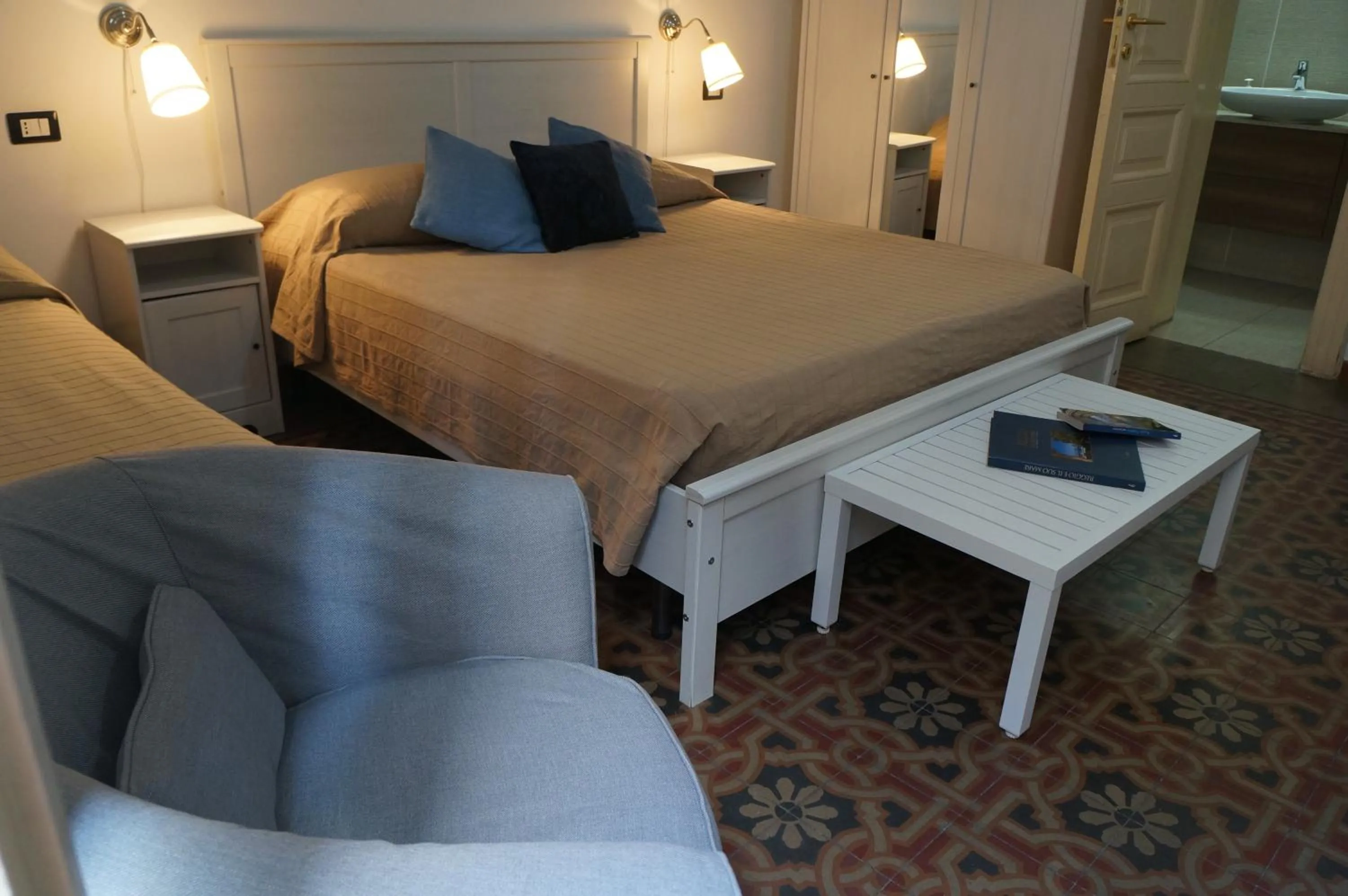 Bathroom, Bed in B&B Casa Laganà