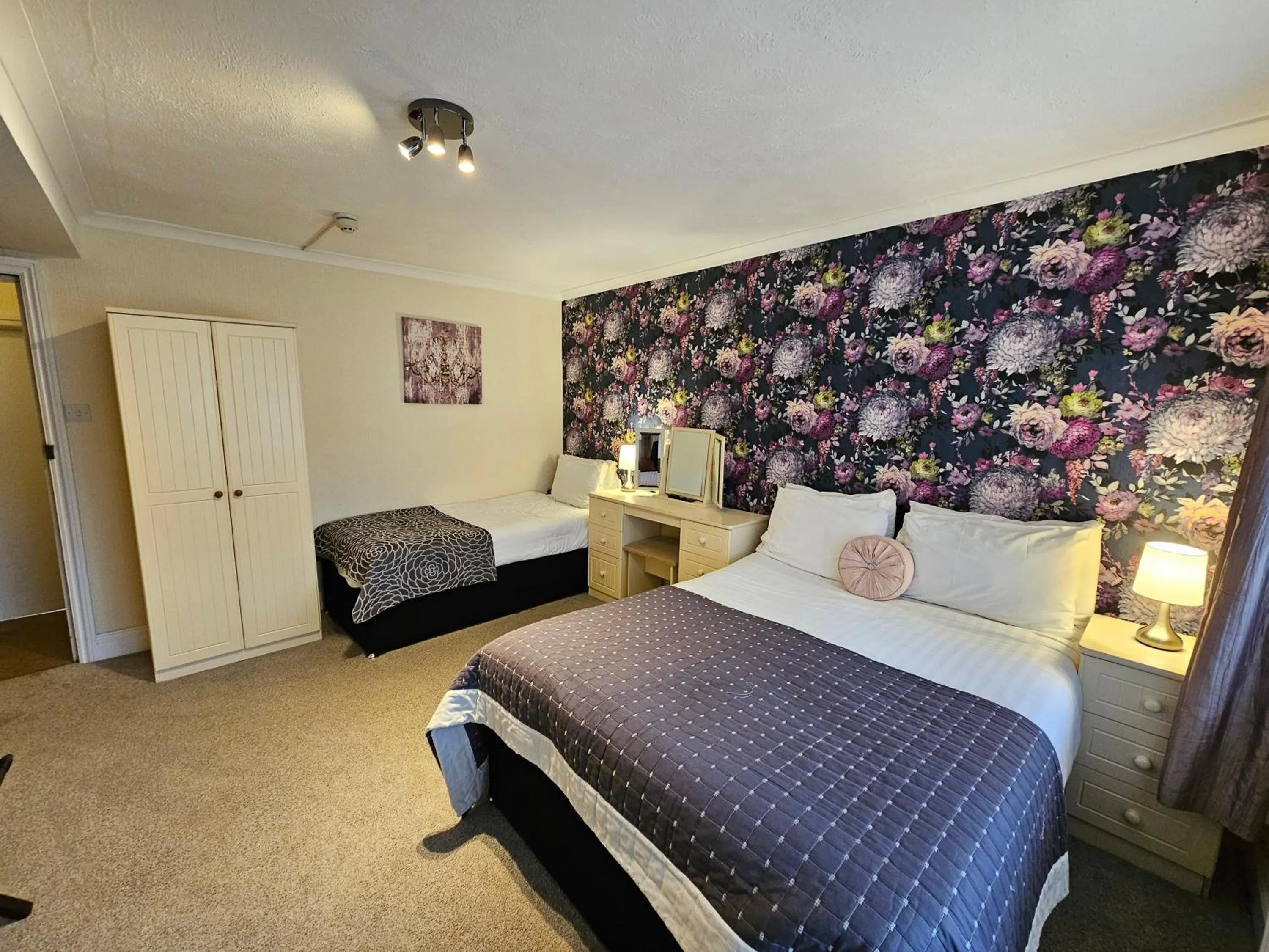 Bedroom, Bed in Rivelyn Hotel Bar & Restaurant