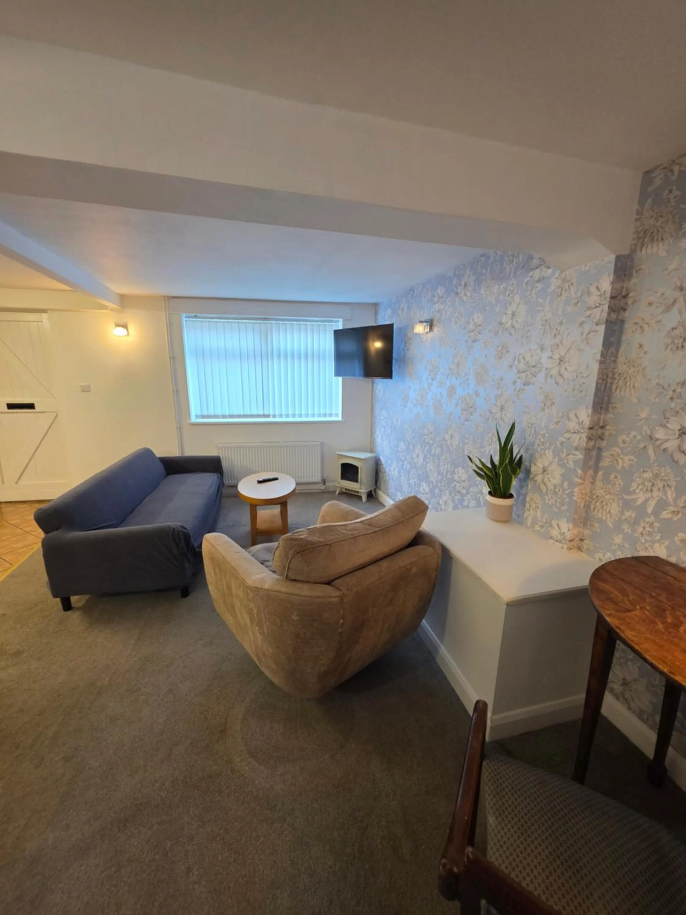 Rivelyn Hotel Bar & Restaurant