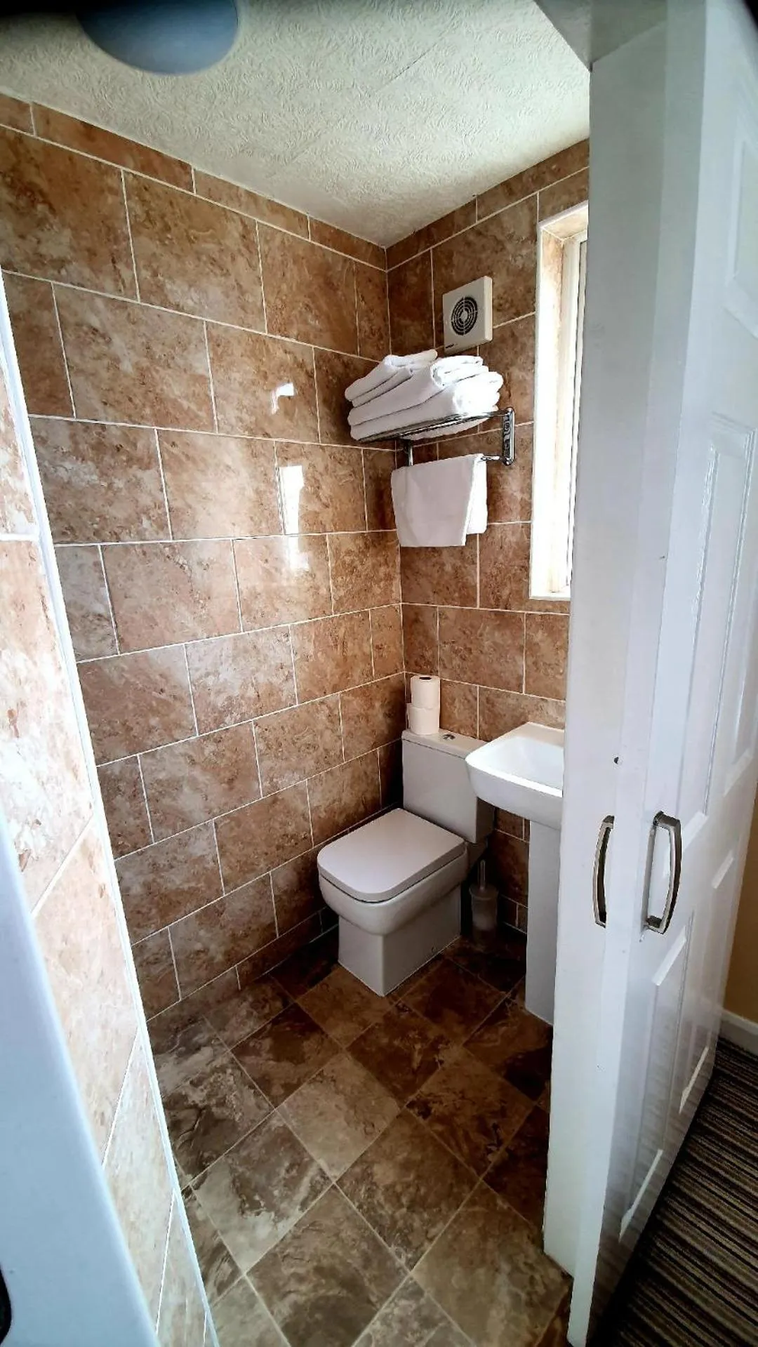 Bathroom in Rivelyn Hotel Bar & Restaurant