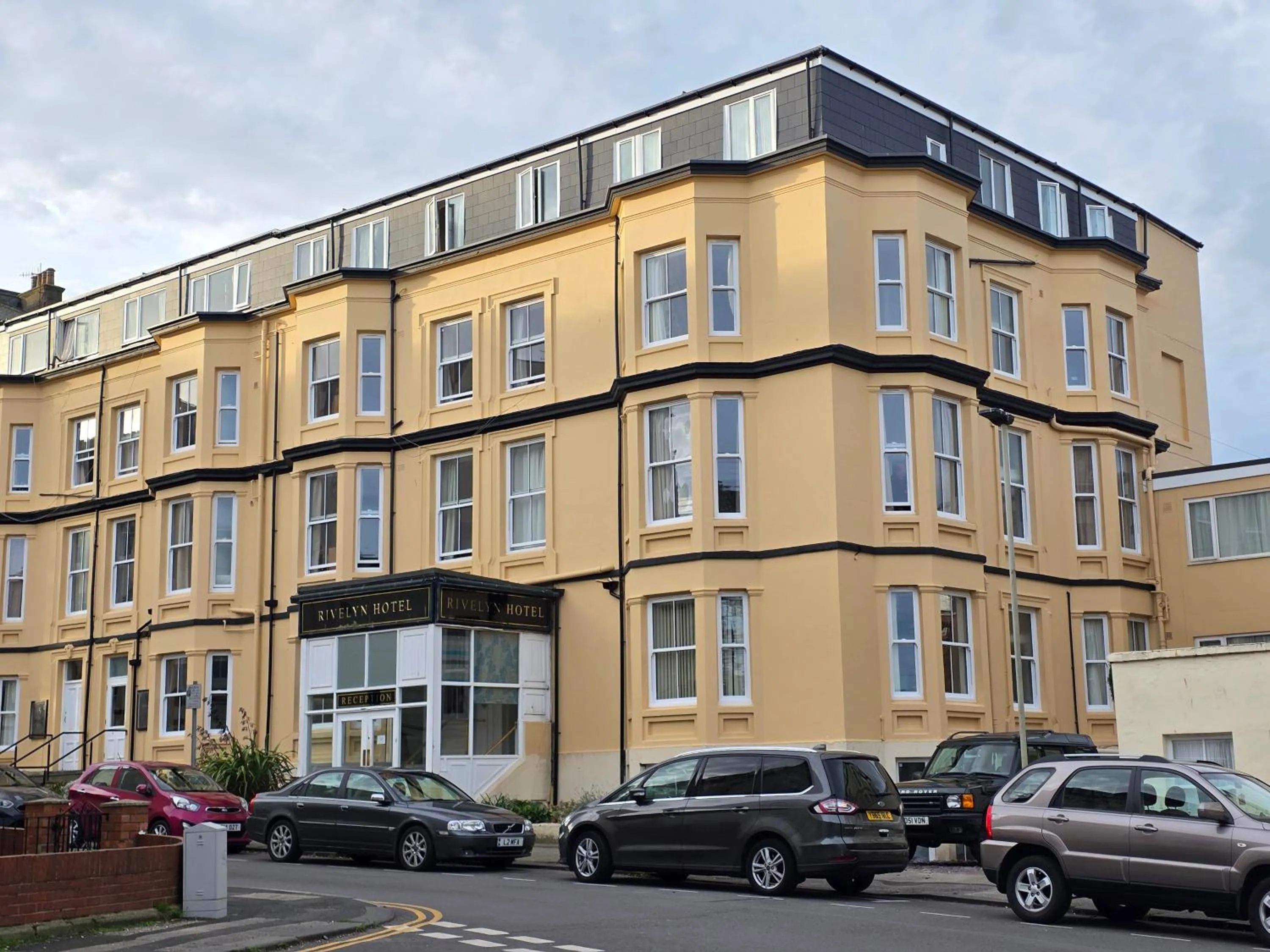 Rivelyn Hotel Bar & Restaurant